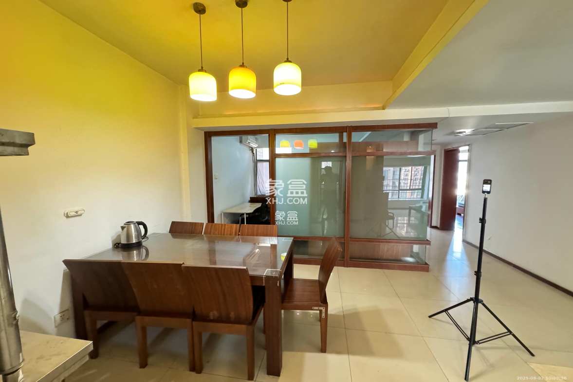 四季阳光花城 3室2厅1卫 3200.0元/月 四季阳光花城 3室2厅1卫 3200.0元/月室内图