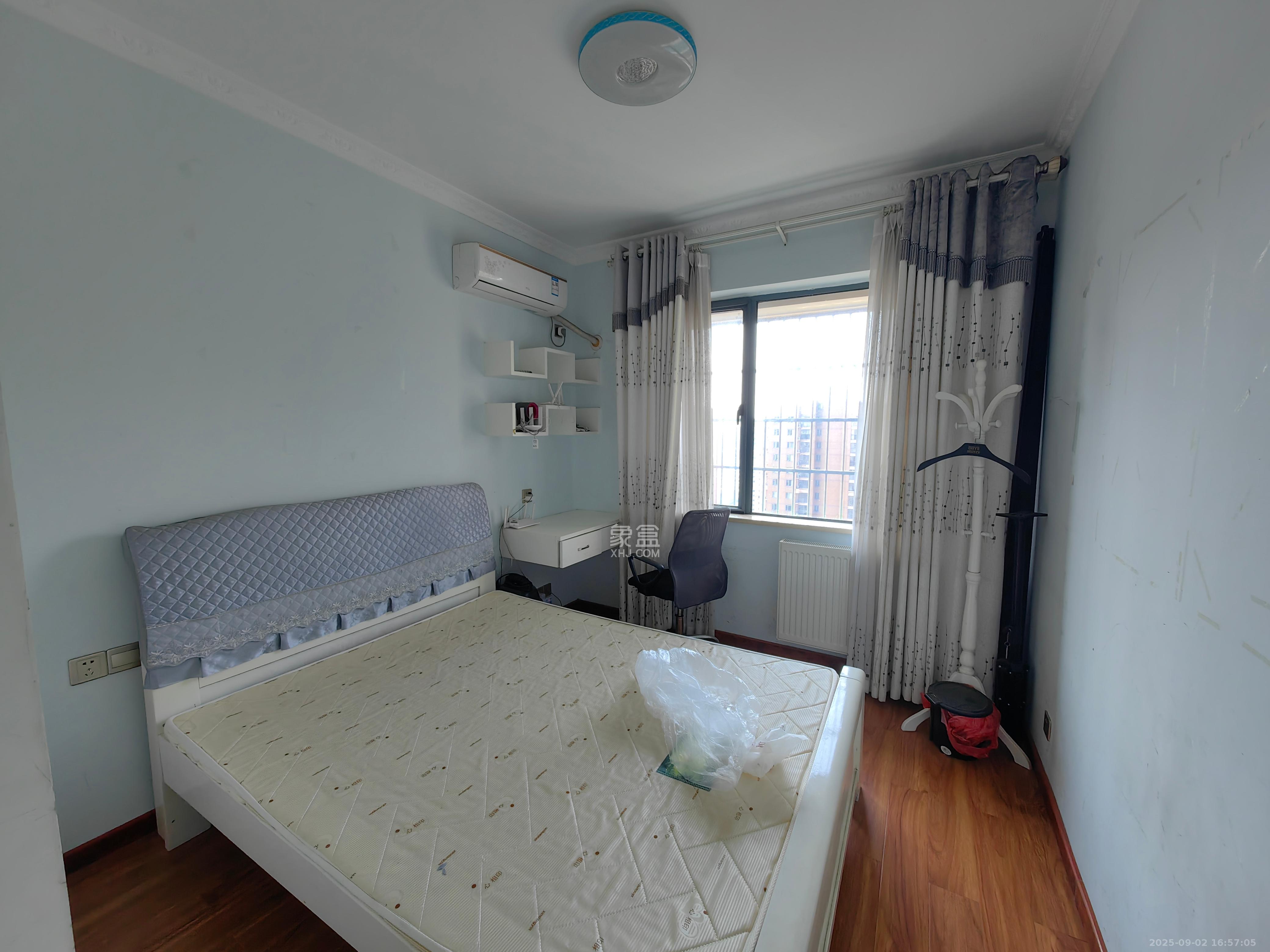 中欣楚天雅郡  3室2厅2卫    2400.0元/月室内图