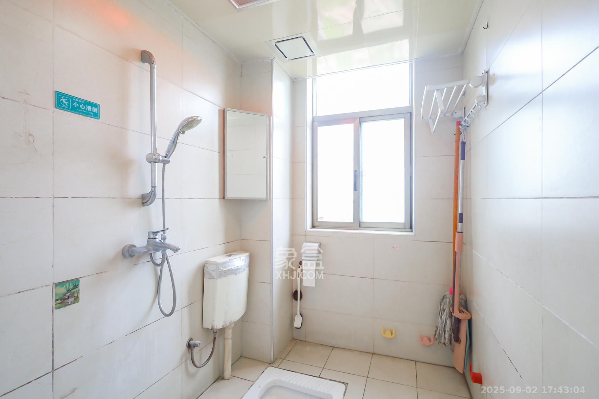 西岸润泽府  4室2厅2卫    133.8万 西岸润泽府  4室2厅2卫    133.8万卫生间