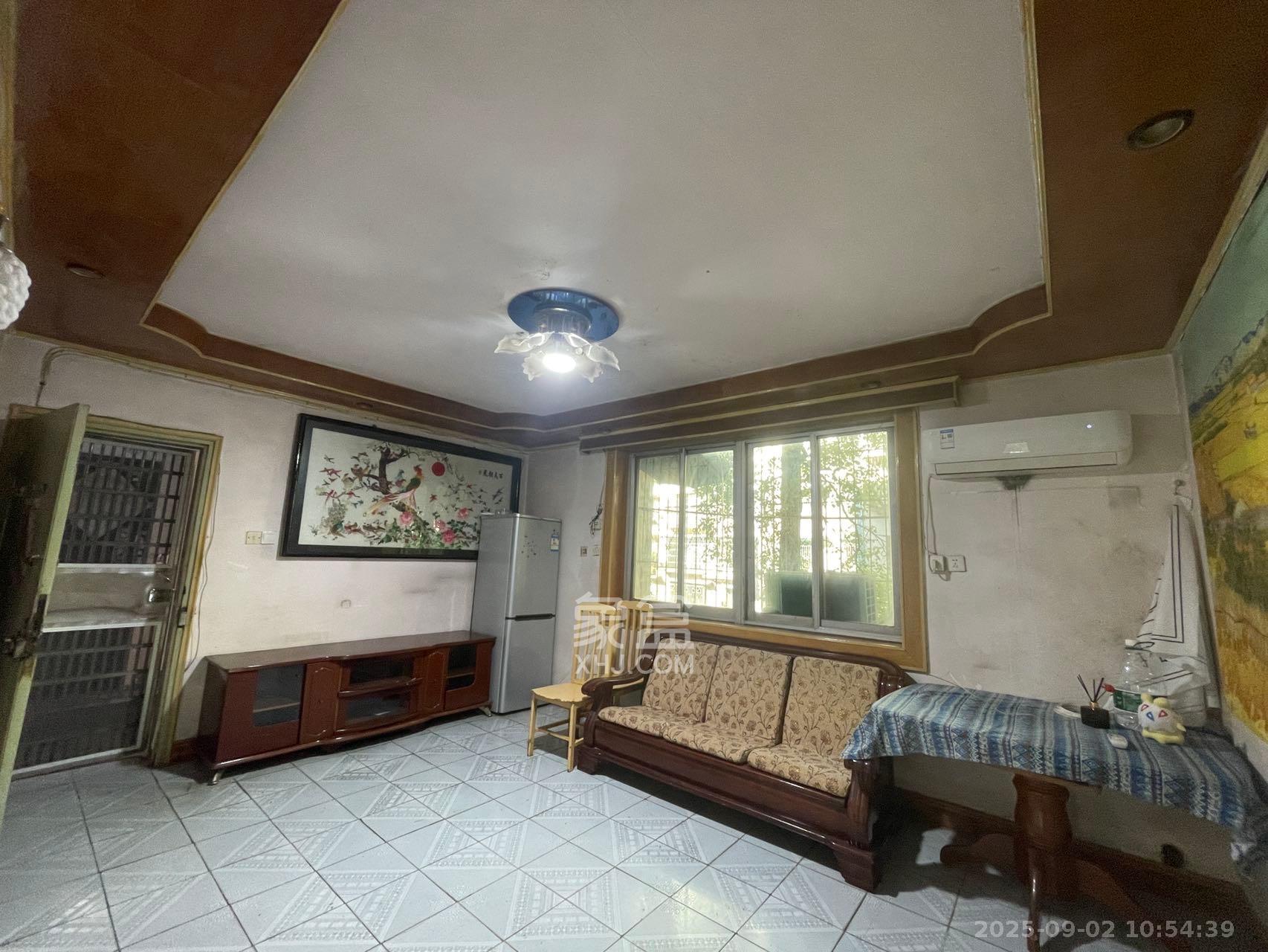 油铺街社区人造板厂宿舍  2室2厅1卫    1500.0元/月 油铺街社区人造板厂宿舍  2室2厅1卫    1500.0元/月室内图