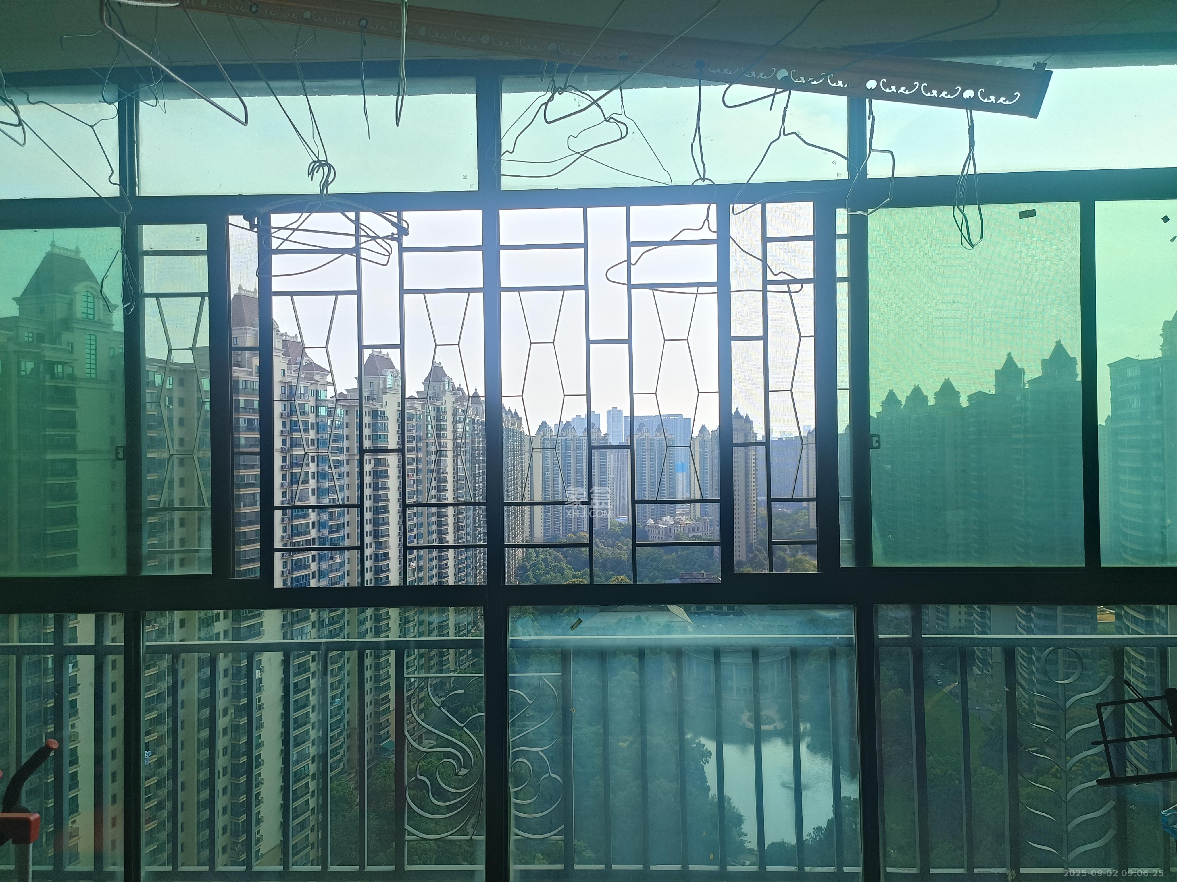 恒大雅苑 3室1厅2卫 2100.0元/月 恒大雅苑 3室1厅2卫 2100.0元/月室内图