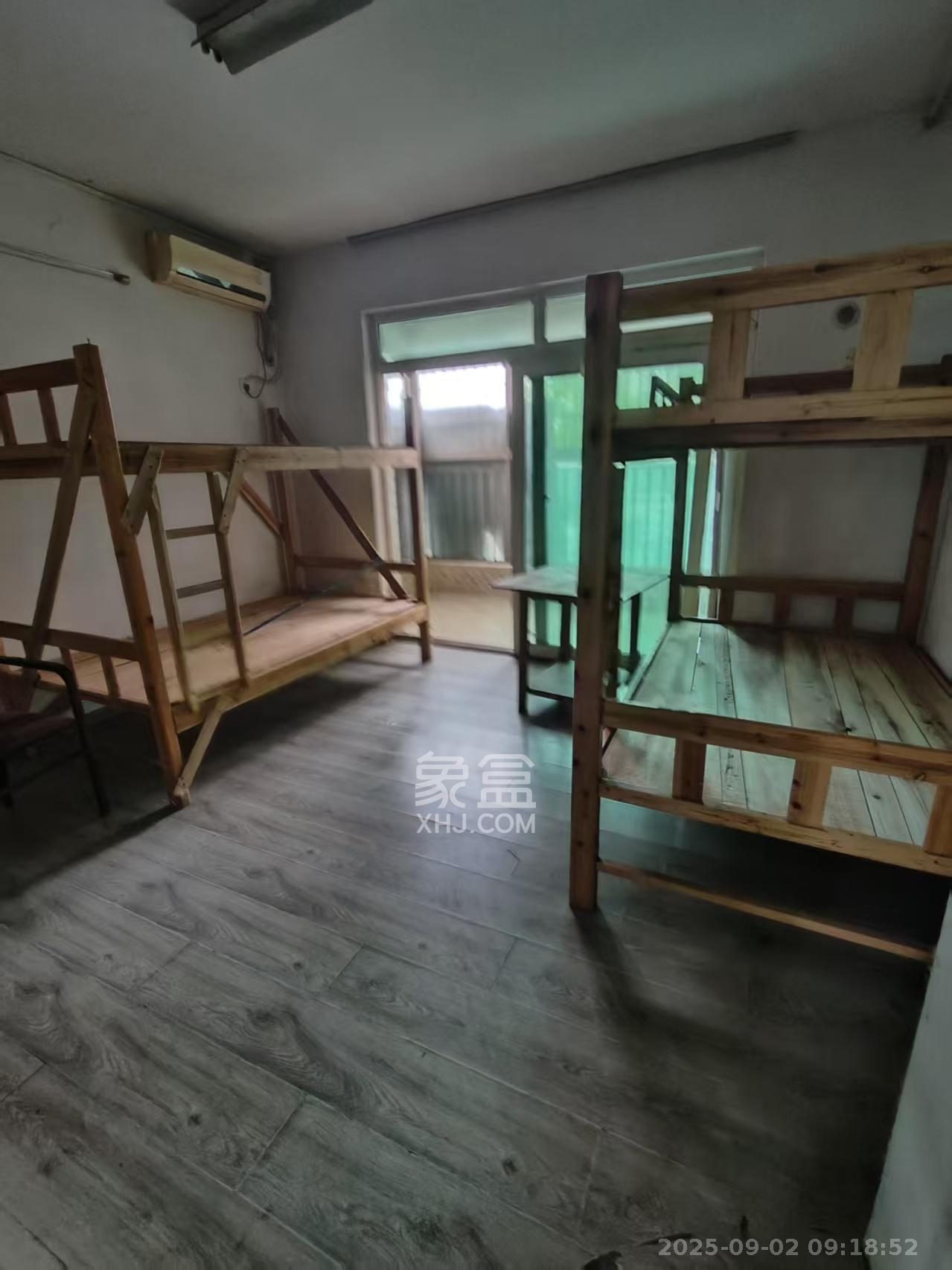 麓谷加州阳光  3室2厅2卫   2200.00元/月室内图