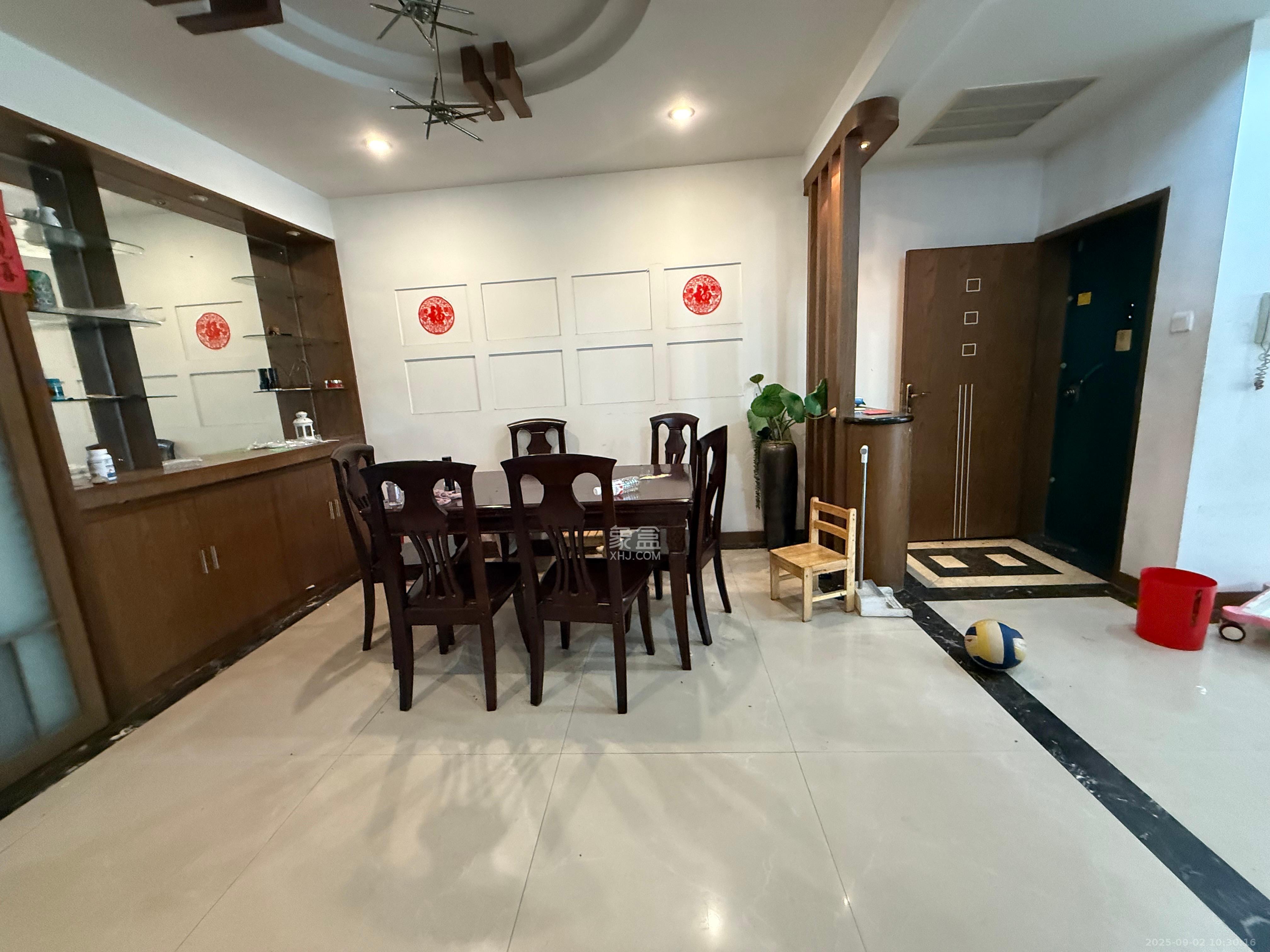 鑫天花园  4室3厅2卫    2600.0元/月室内图