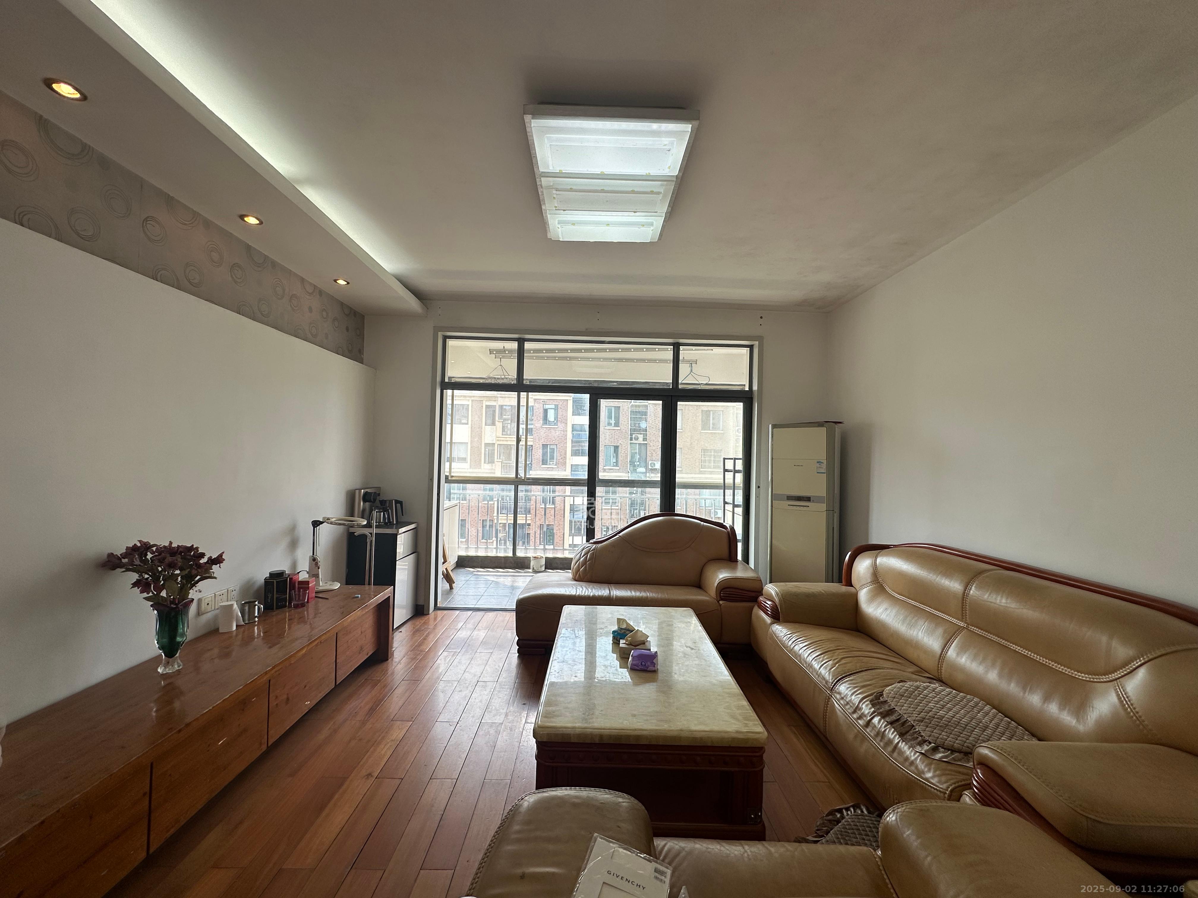 上海城小区  3室2厅2卫    2300.0元/月 上海城小区  3室2厅2卫    2300.0元/月室内图