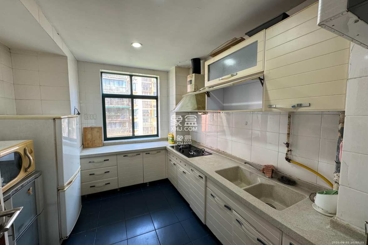 四季阳光花城 3室2厅1卫 3200.0元/月 四季阳光花城 3室2厅1卫 3200.0元/月室内图