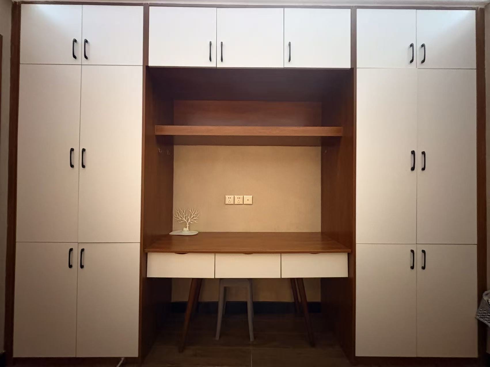 江岸公馆 1室1厅1卫 1300.00元/月 江岸公馆 1室1厅1卫 1300.00元/月室内图