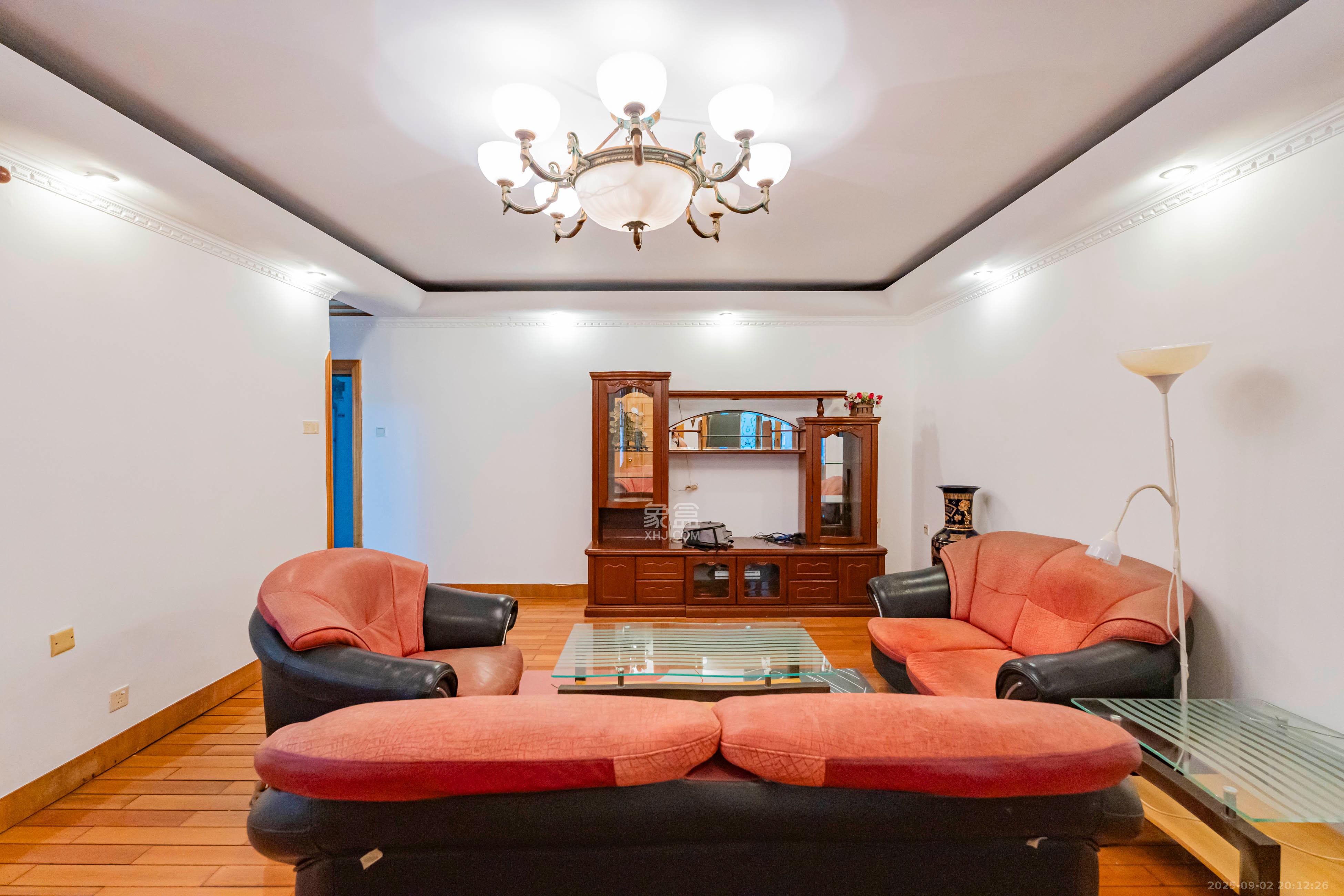 展览馆科协宿舍  4室2厅1卫    125.0万 展览馆科协宿舍  4室2厅1卫    125.0万客厅