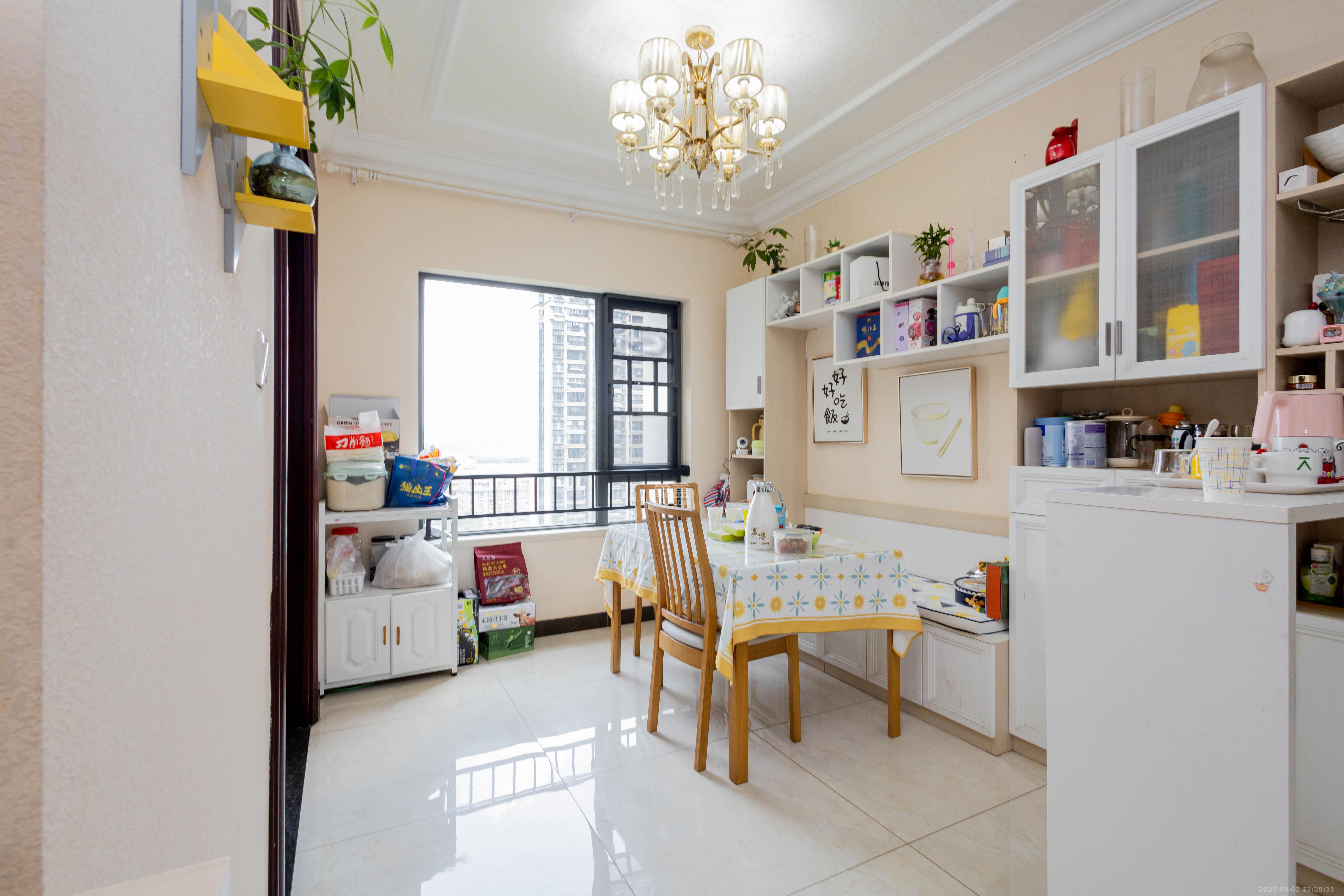 恒大江湾  3室2厅2卫    106.8万 恒大江湾  3室2厅2卫    106.8万客厅