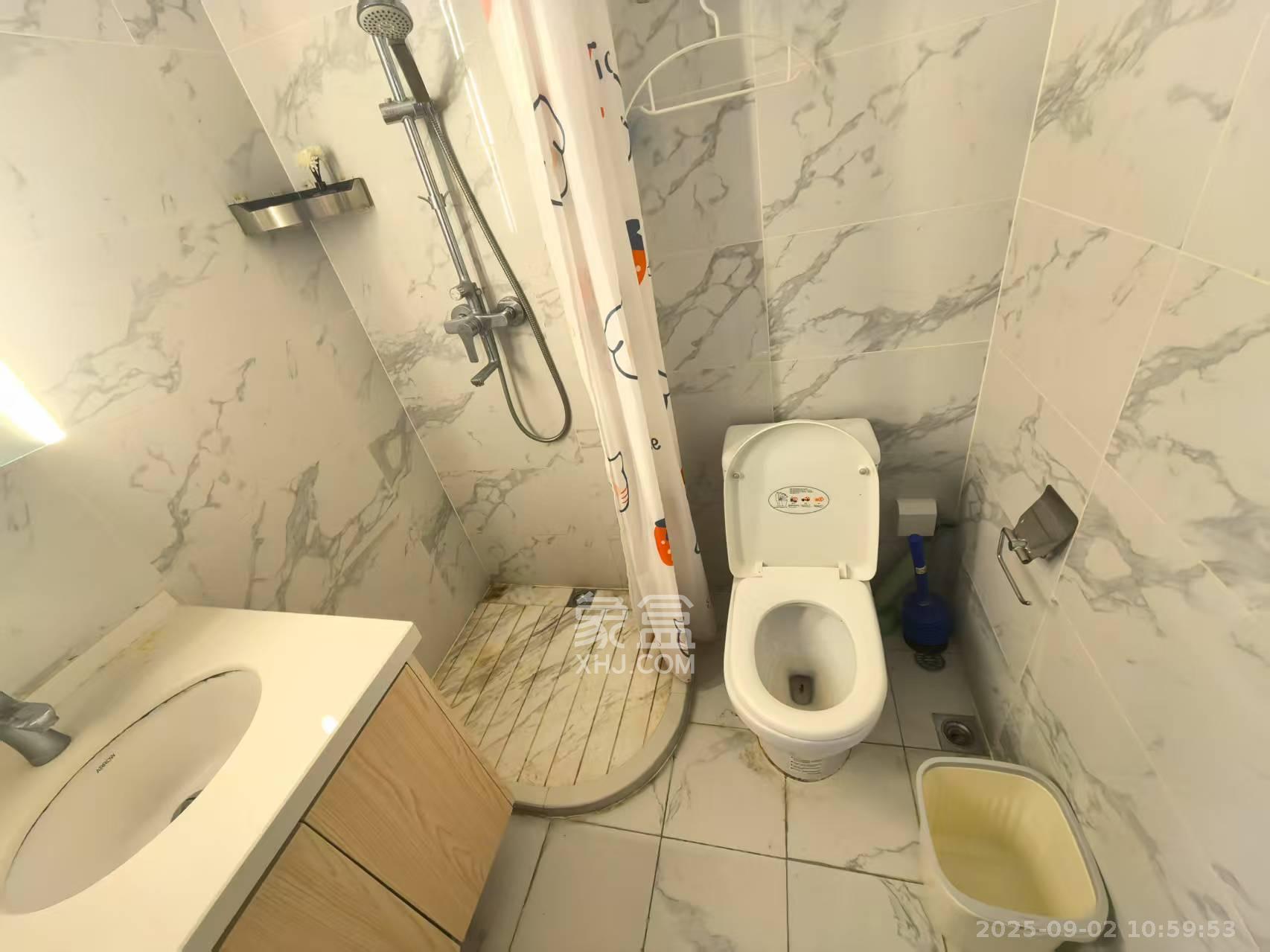 华润翡翠府  1室0厅1卫    1400.0元/月 华润翡翠府  1室0厅1卫    1400.0元/月室内图