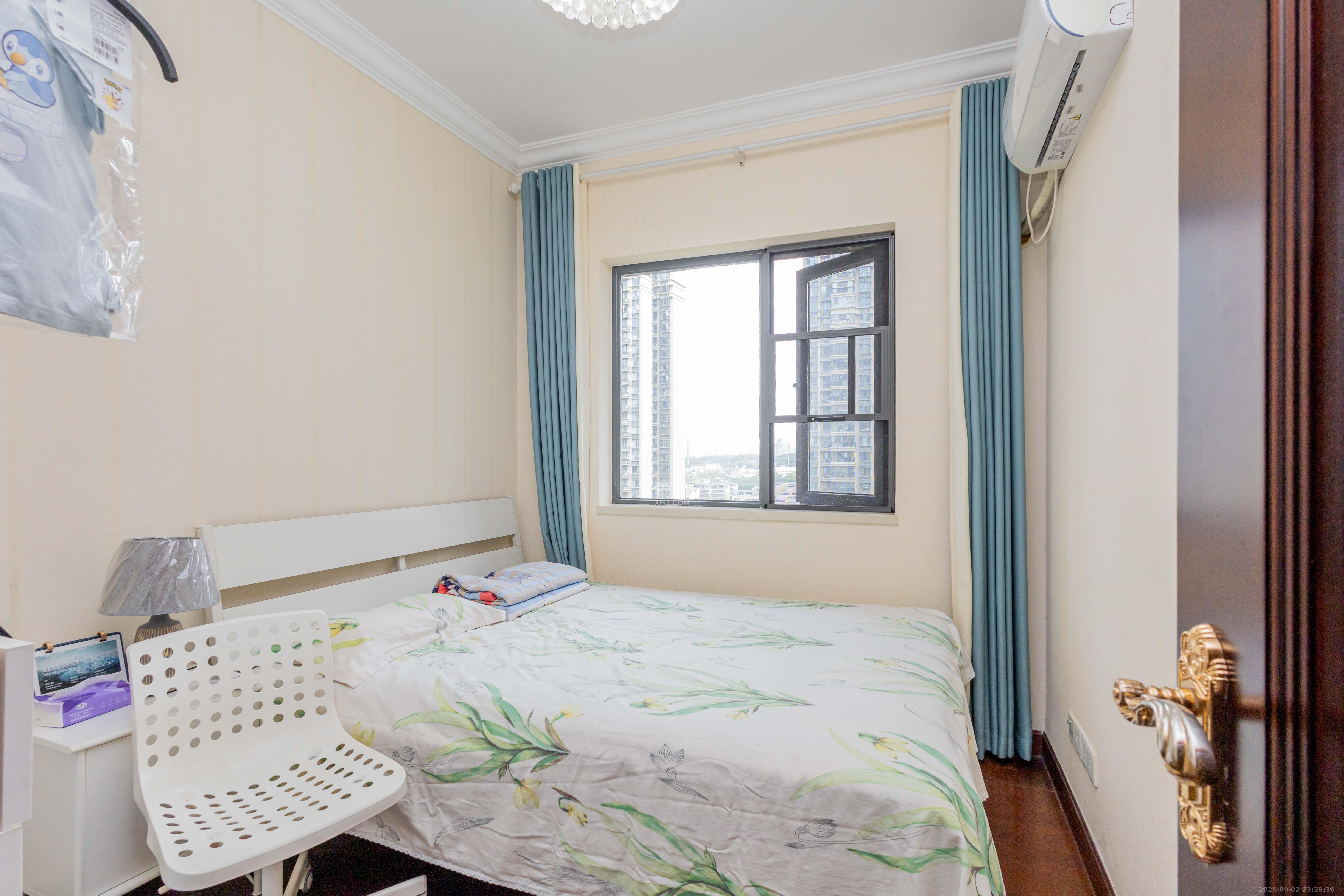 恒大江湾  3室2厅2卫    106.8万卧室