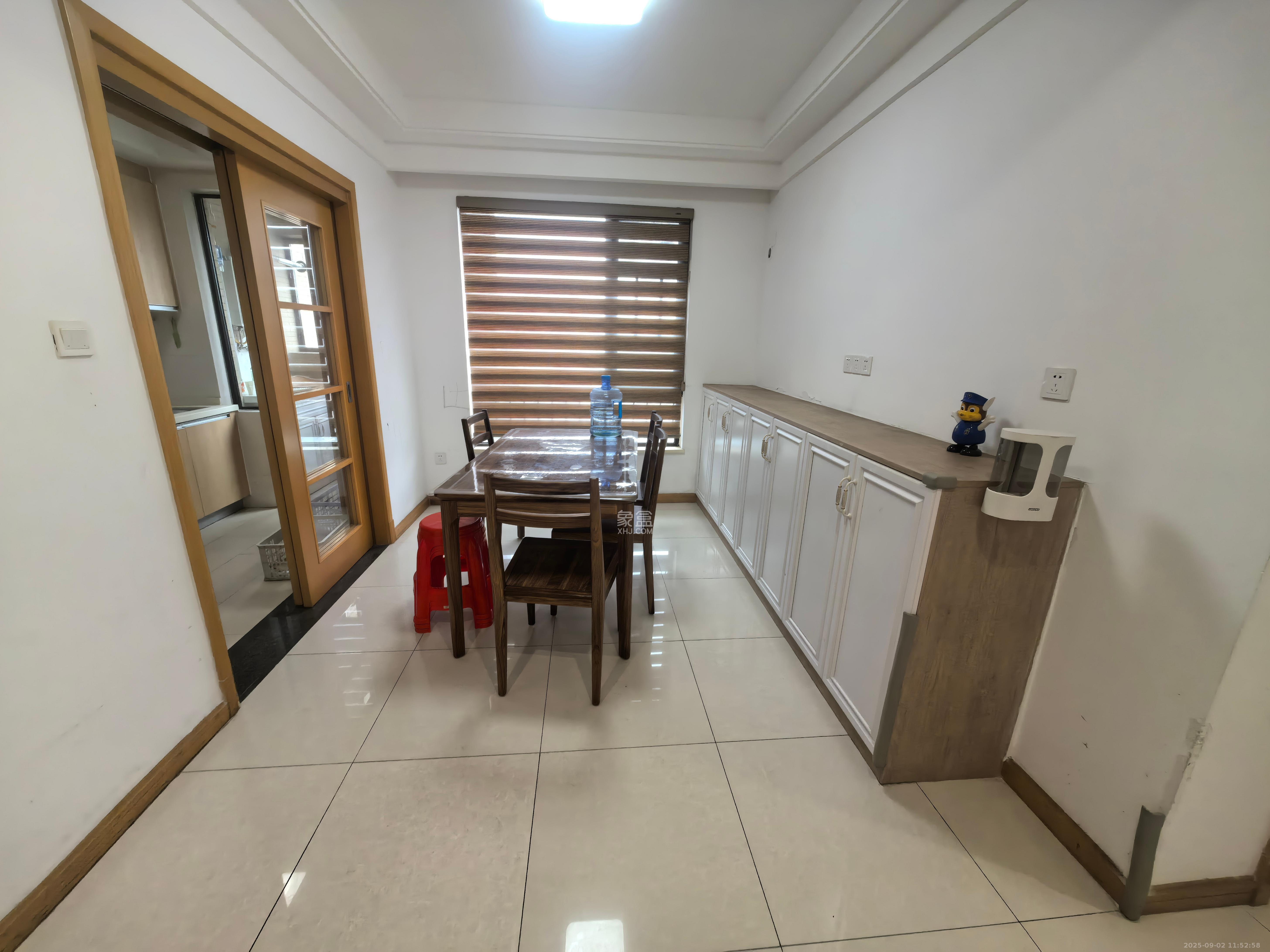 中海国际四期  2室2厅1卫    2000.0元/月 中海国际四期  2室2厅1卫    2000.0元/月室内图