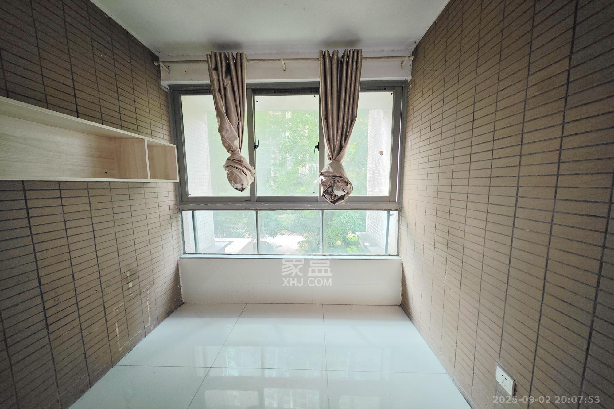 新城新世界一二三期 3室2厅1卫 92.0万 新城新世界一二三期 3室2厅1卫 92.0万卧室