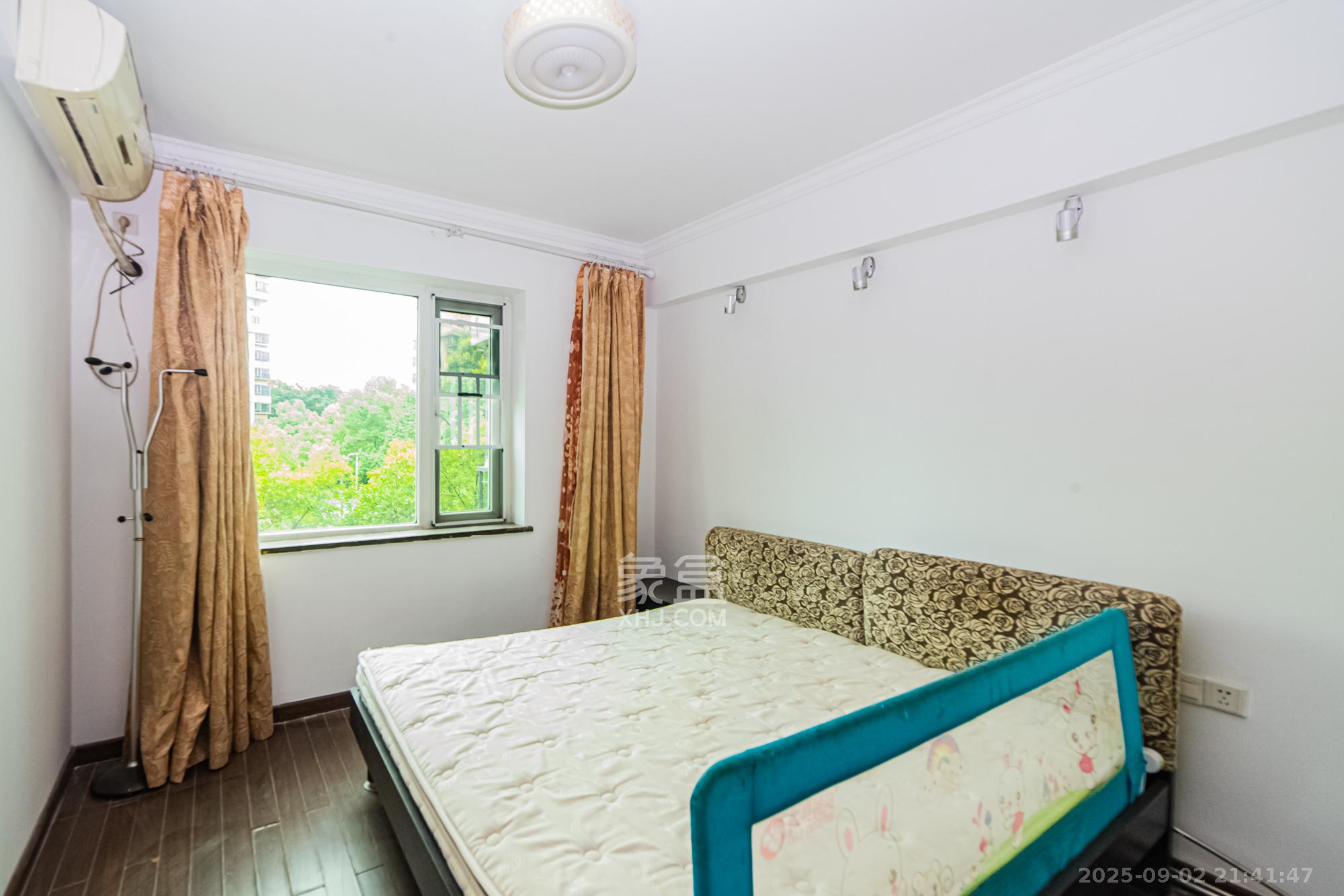 珠江花城一期桂苑 3室2厅1卫 120.0万 珠江花城一期桂苑 3室2厅1卫 120.0万卧室