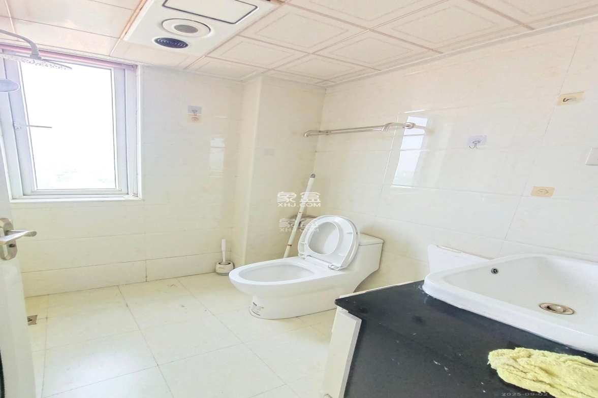 保利香槟国际 3室2厅2卫 2000.0元/月 保利香槟国际 3室2厅2卫 2000.0元/月室内图