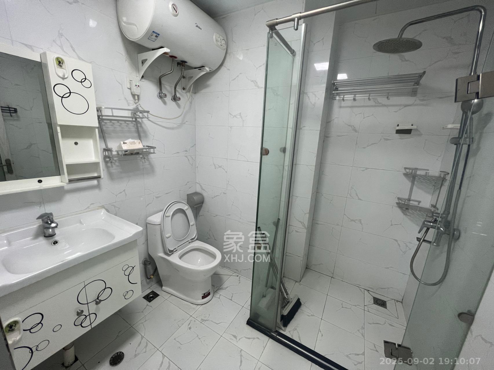 荣悦台  1室1厅1卫    2000.0元/月 荣悦台  1室1厅1卫    2000.0元/月室内图