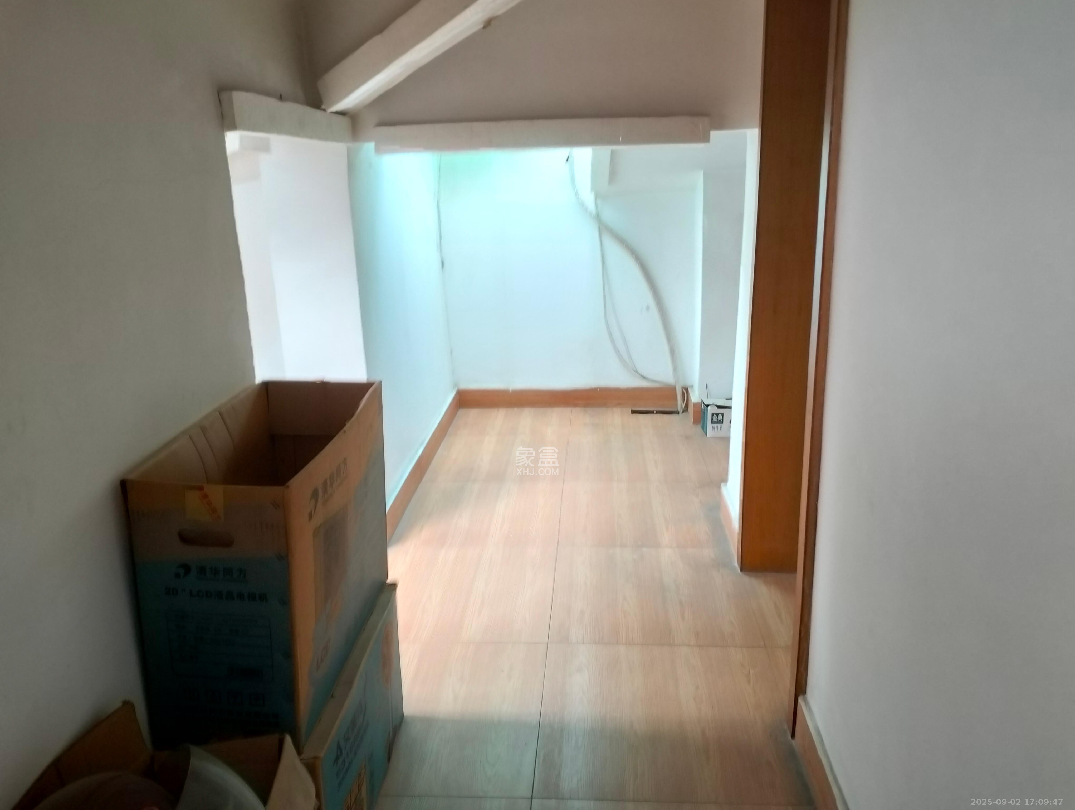 仁和雨花家园 4室2厅2卫 2800.0元/月 仁和雨花家园 4室2厅2卫 2800.0元/月室内图