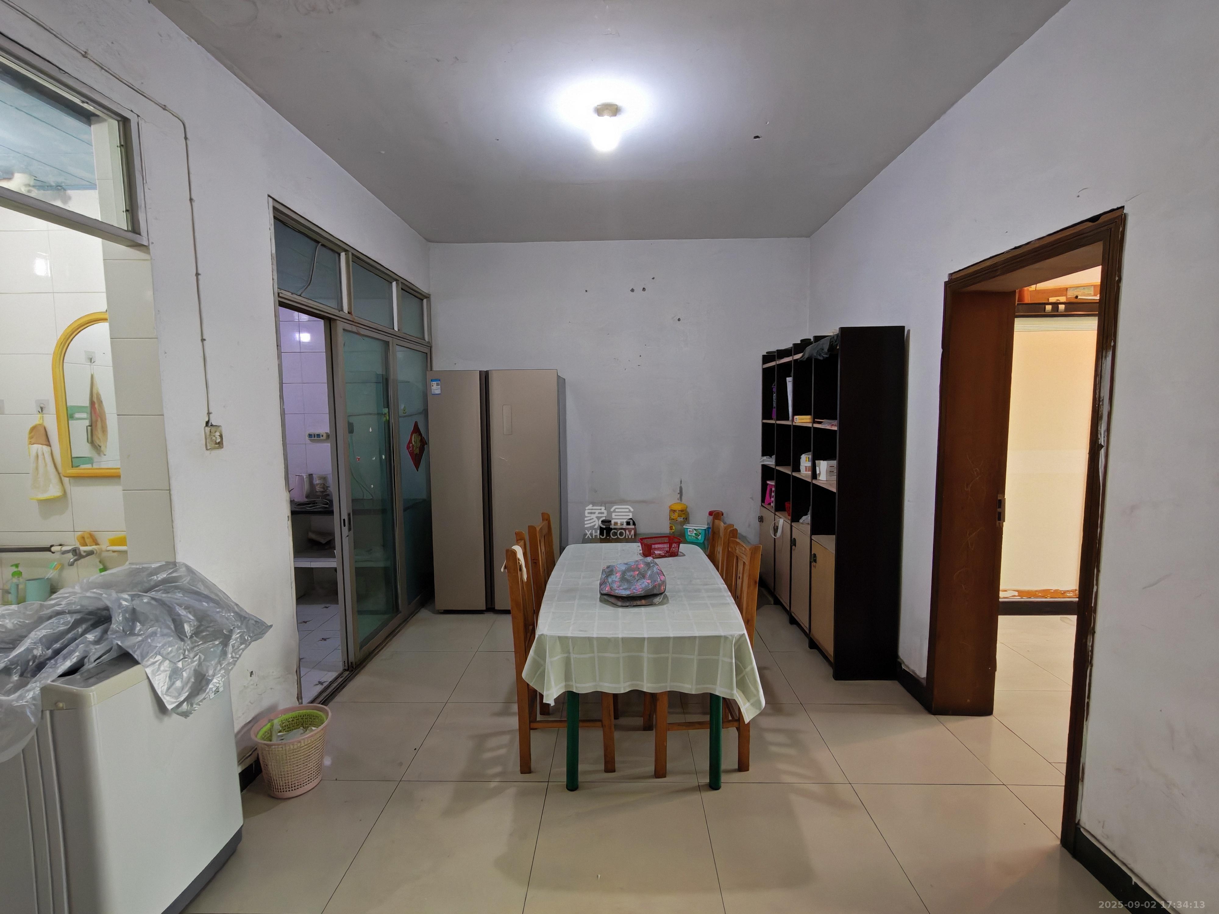 红星商务楼(红星蔬菜批发大市场)  3室2厅1卫    1800.0元/月 红星商务楼(红星蔬菜批发大市场)  3室2厅1卫    1800.0元/月室内图