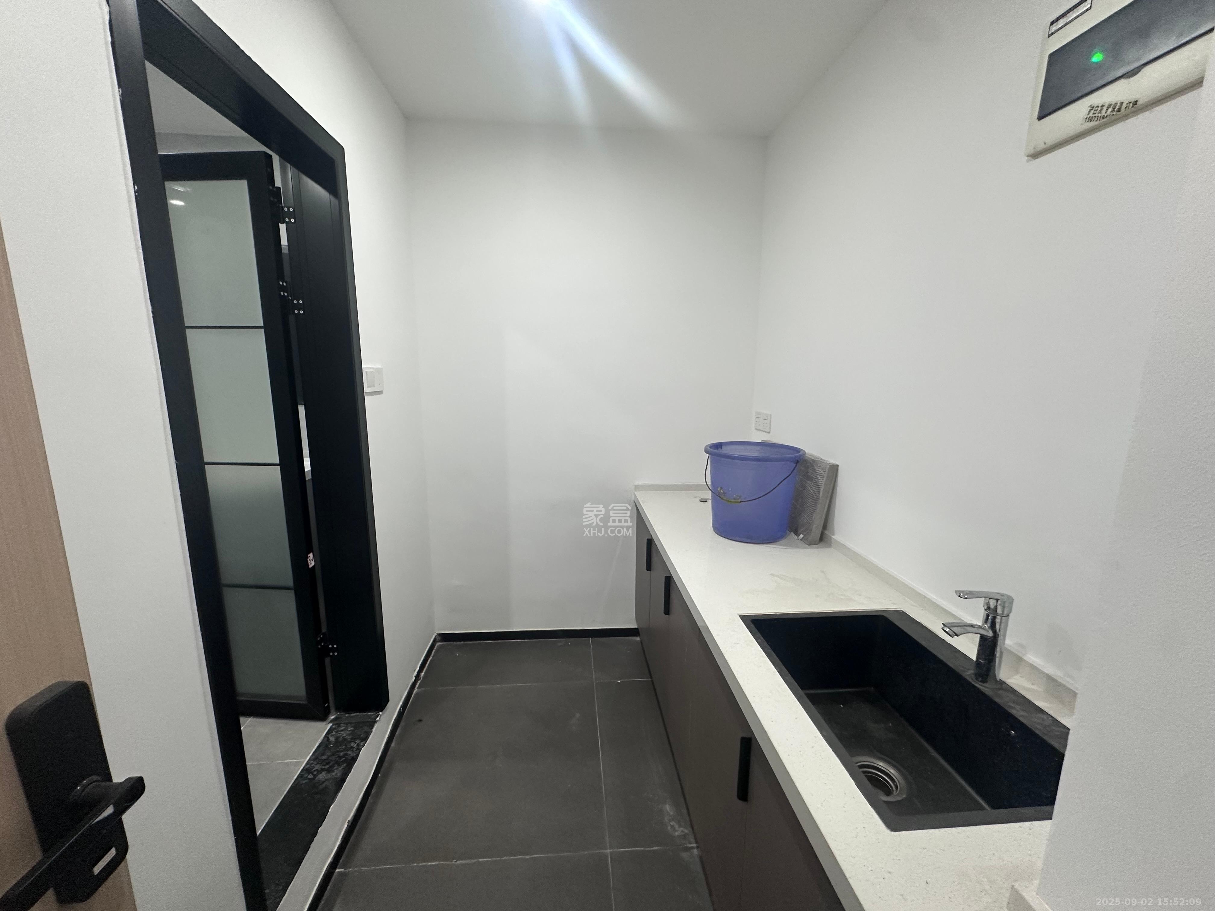 卓越江岸  1室0厅0卫    4000.0元/月室内图