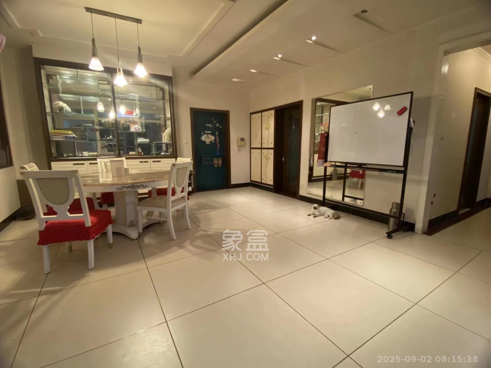 英才园丰颐苑  4室2厅2卫    3500.0元/月 英才园丰颐苑  4室2厅2卫    3500.0元/月室内图