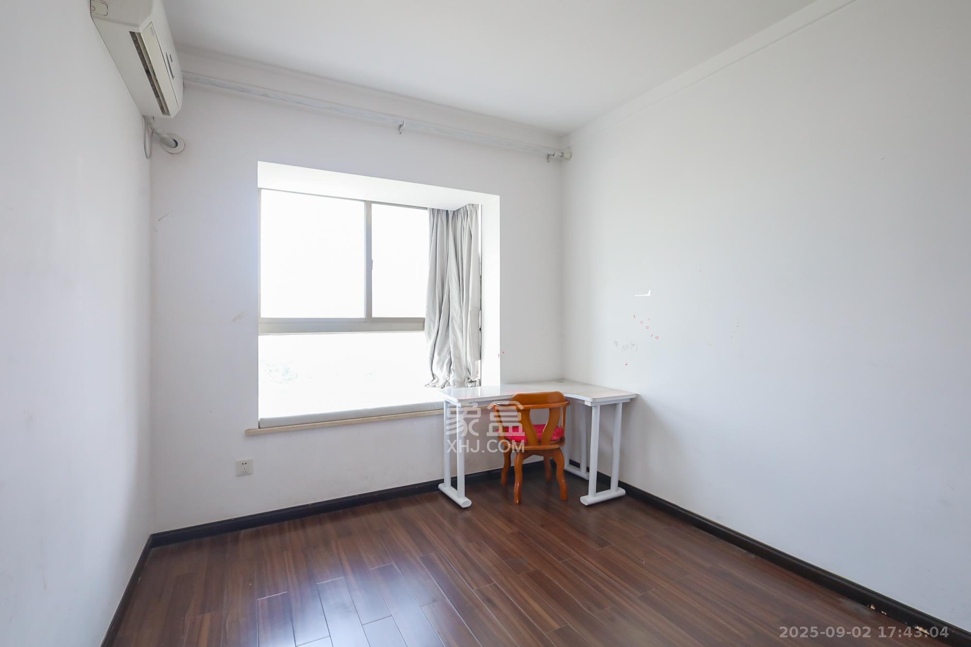 西岸润泽府  4室2厅2卫    133.8万 西岸润泽府  4室2厅2卫    133.8万卧室