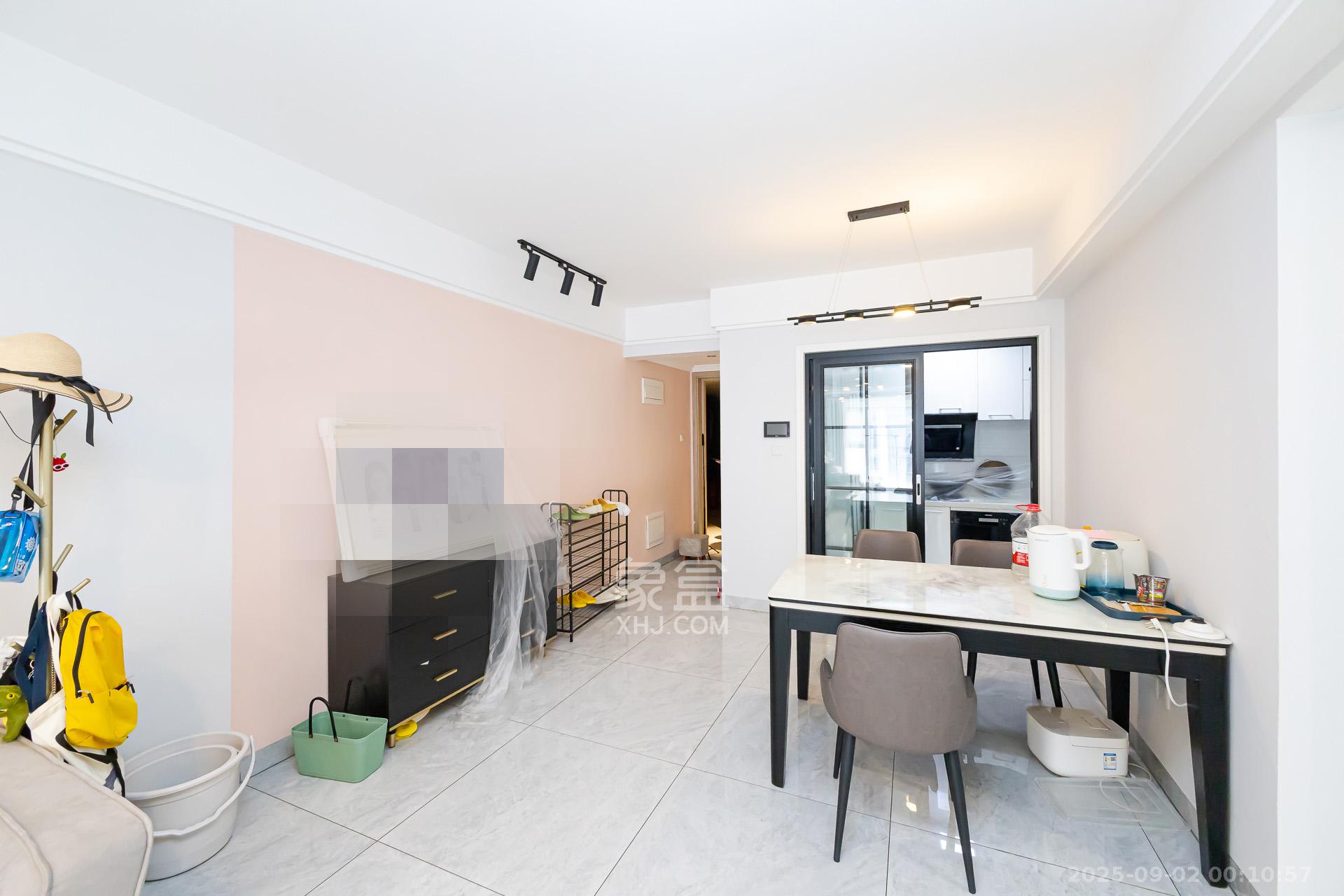 时代倾城五期  2室1厅1卫    68.0万客厅