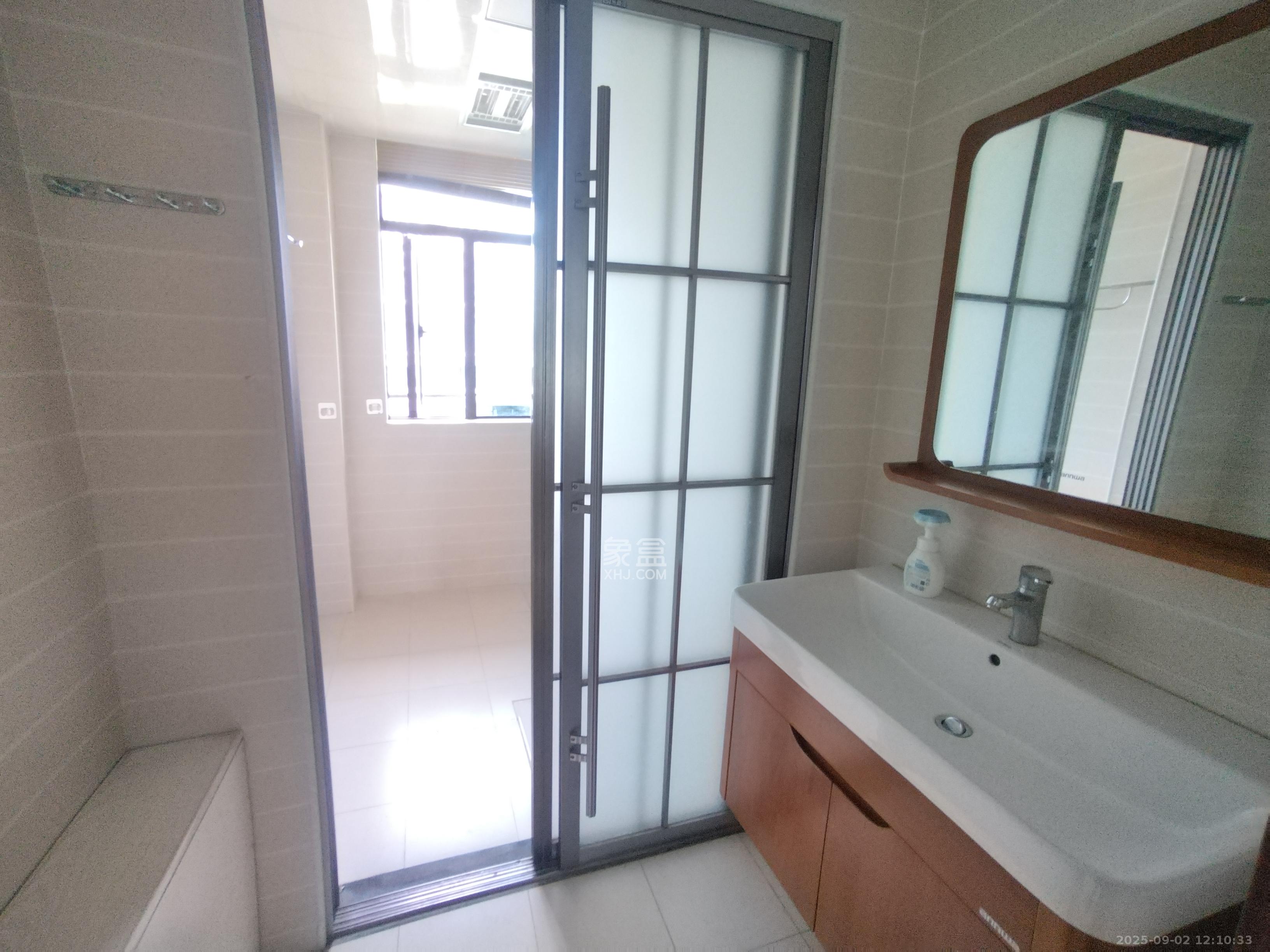 滨江一号(丰泰花园)  3室2厅2卫    3000.0元/月 滨江一号(丰泰花园)  3室2厅2卫    3000.0元/月室内图