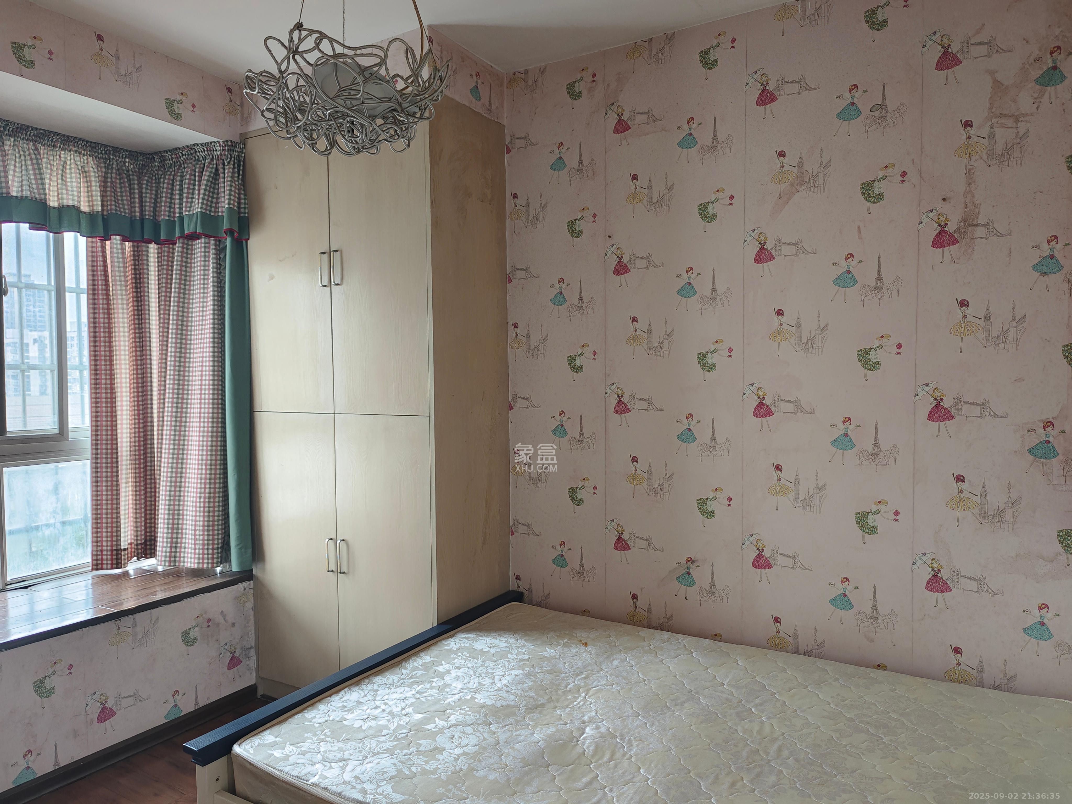 德润园  4室2厅2卫    2600.0元/月 德润园  4室2厅2卫    2600.0元/月室内图