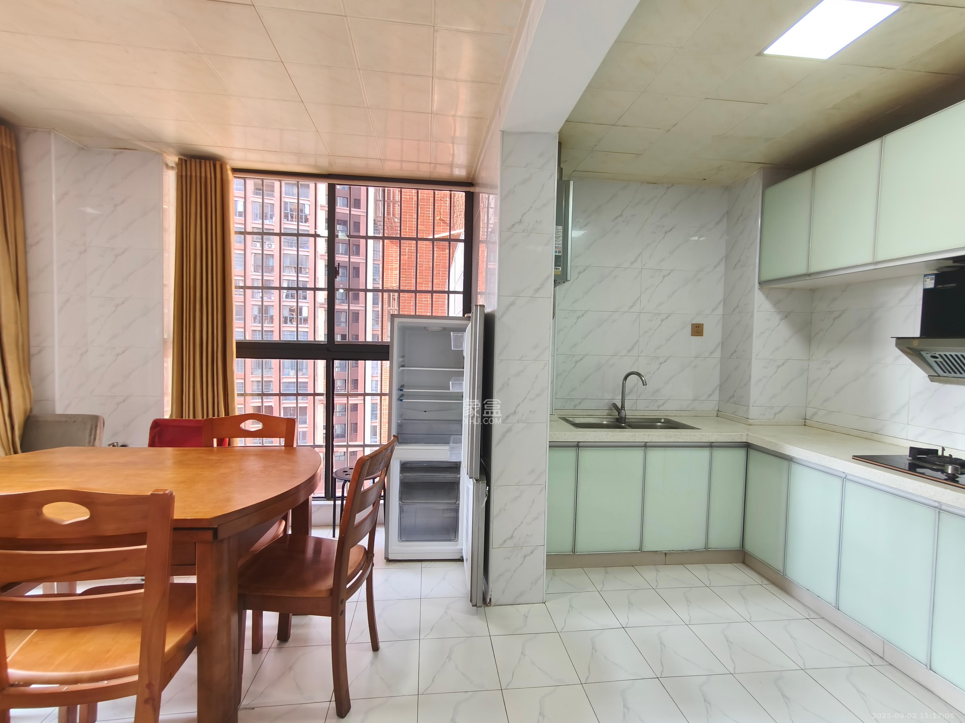 海德公园 4室2厅2卫 2200.0元/月 海德公园 4室2厅2卫 2200.0元/月室内图