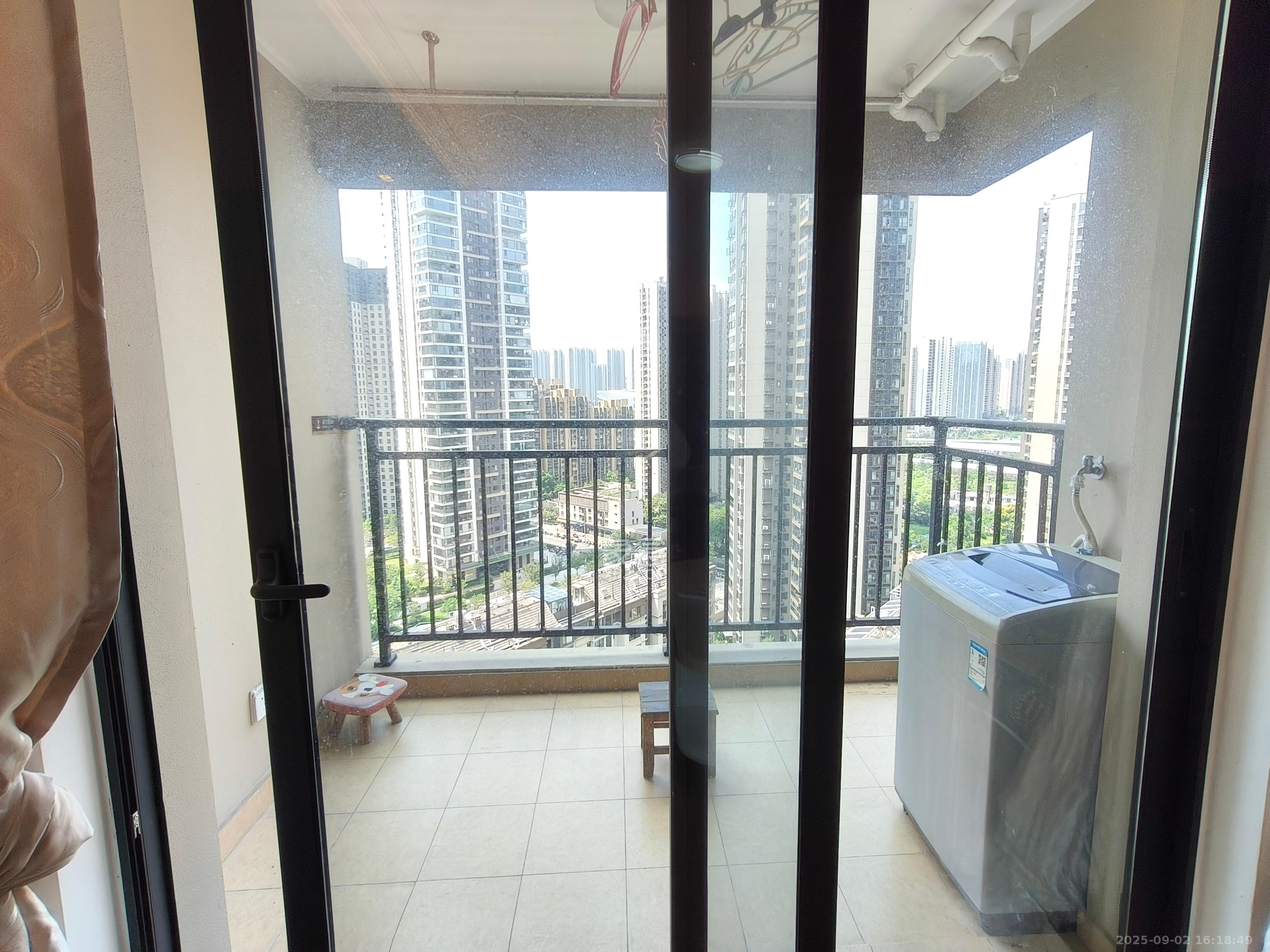 万科魅力之城锋镜里 3室2厅1卫 2200.0元/月 万科魅力之城锋镜里 3室2厅1卫 2200.0元/月室内图