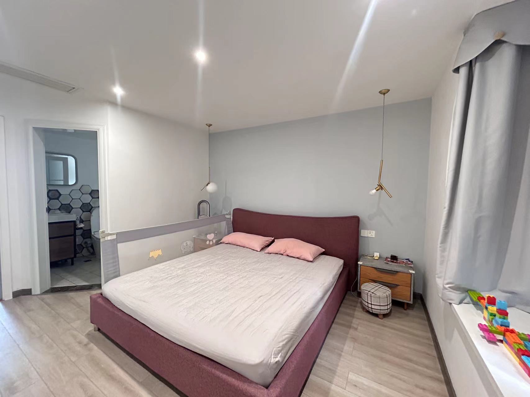 会龙山溪谷(住宅) 3室2厅2卫 85.0万 会龙山溪谷(住宅) 3室2厅2卫 85.0万客厅