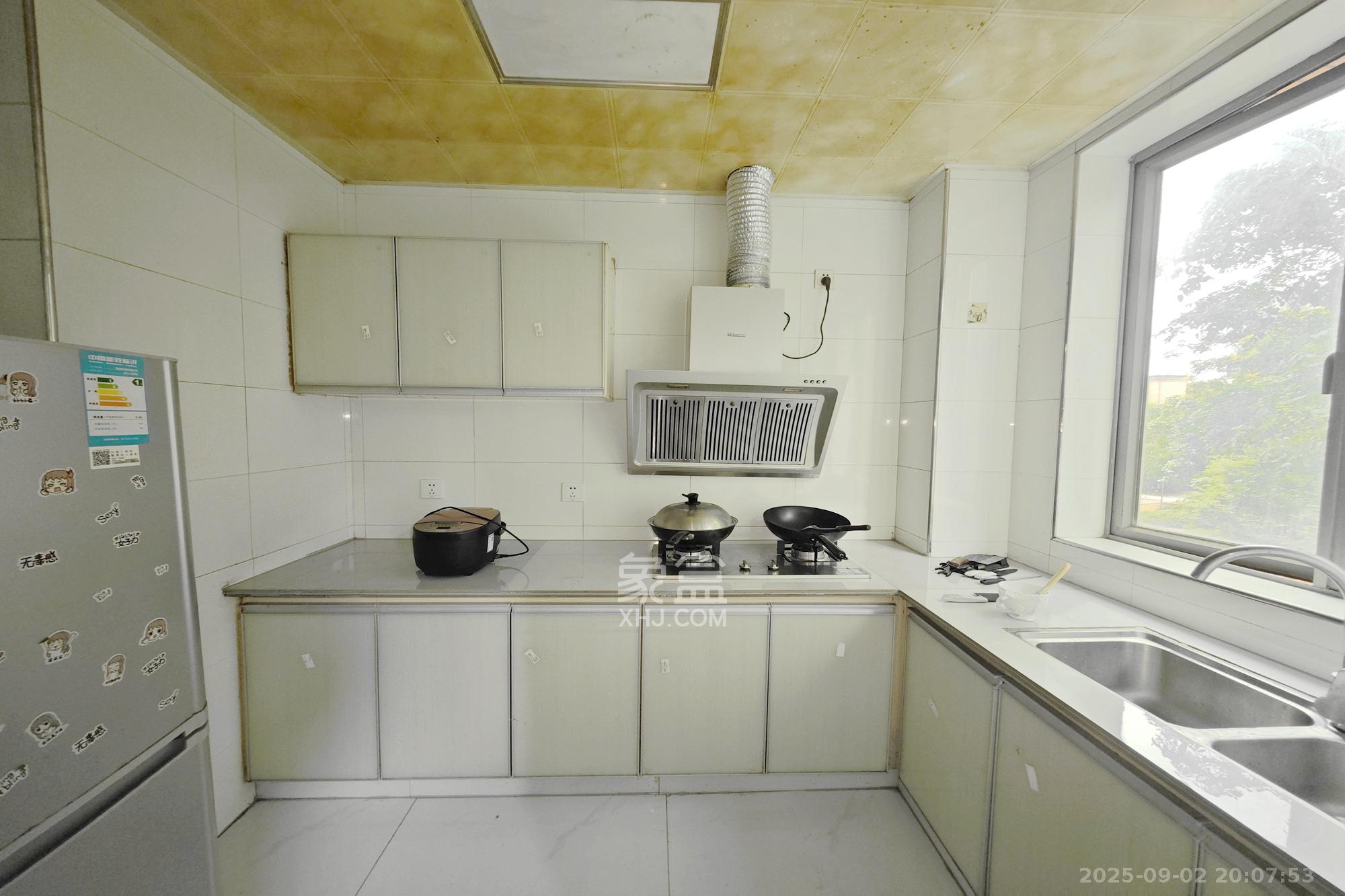 新城新世界一二三期 3室2厅1卫 92.0万 新城新世界一二三期 3室2厅1卫 92.0万厨房