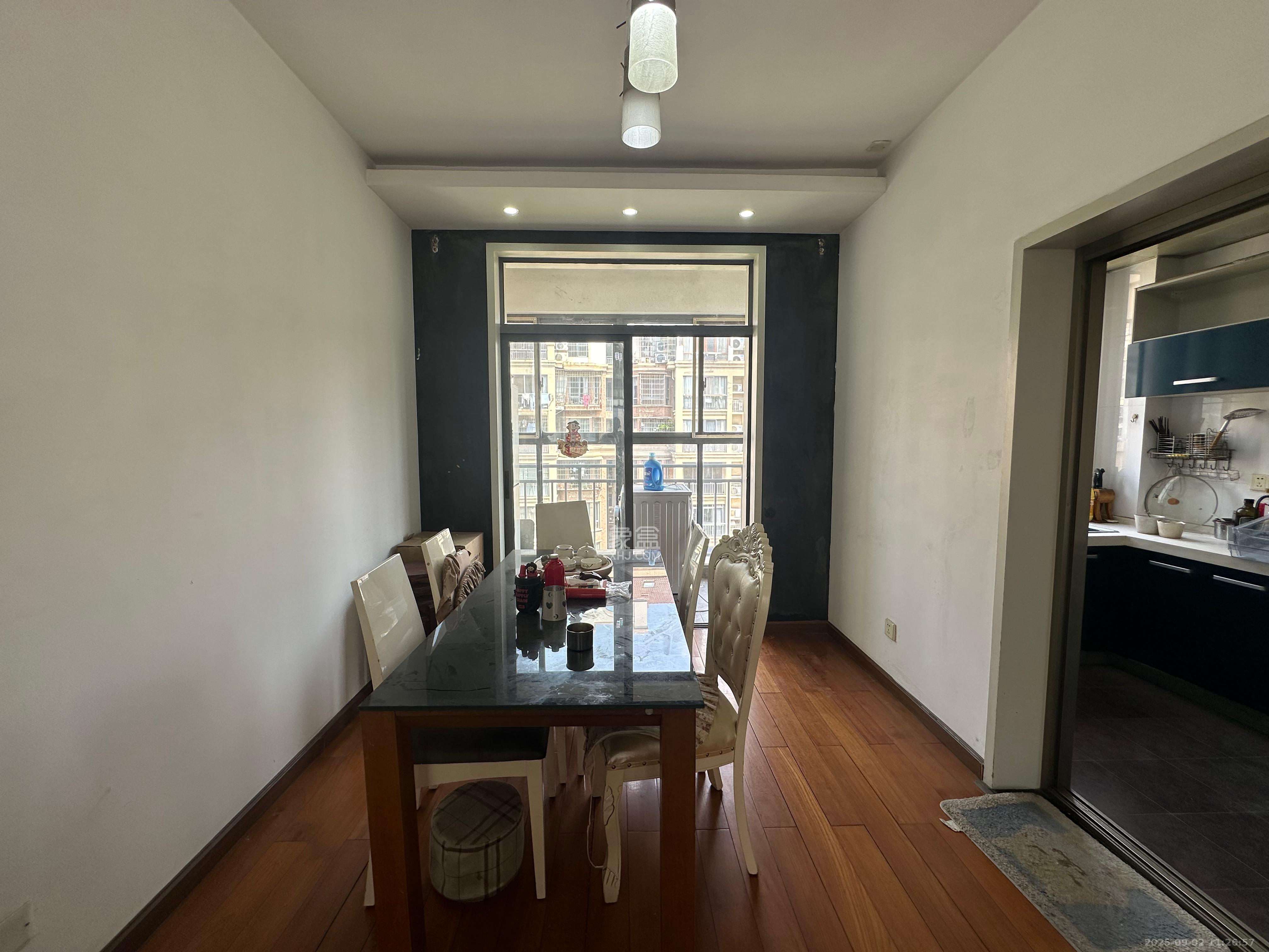 上海城小区  3室2厅2卫    2300.0元/月 上海城小区  3室2厅2卫    2300.0元/月室内图