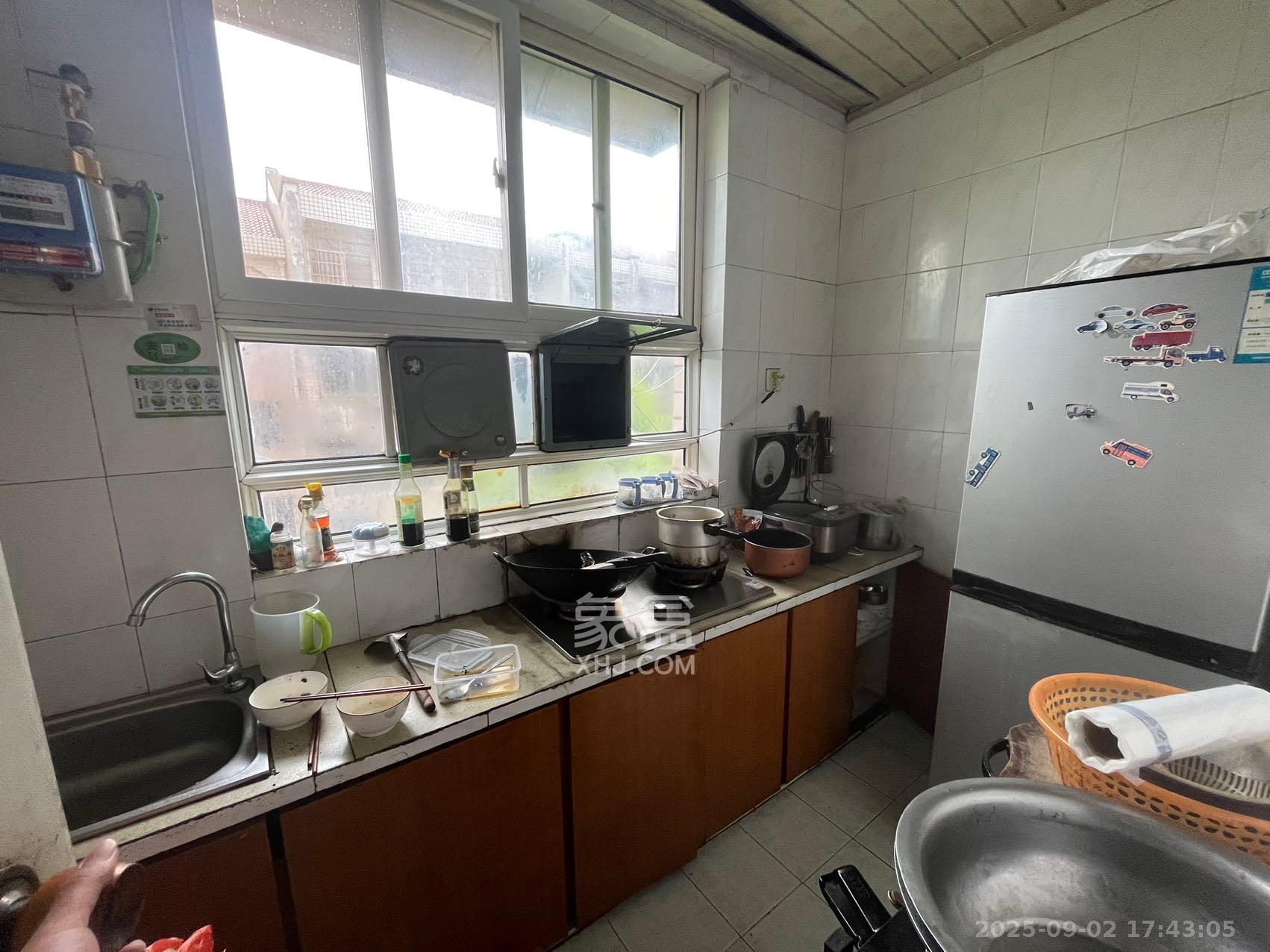 中天佳园  1室2厅2卫    1100.0元/月室内图