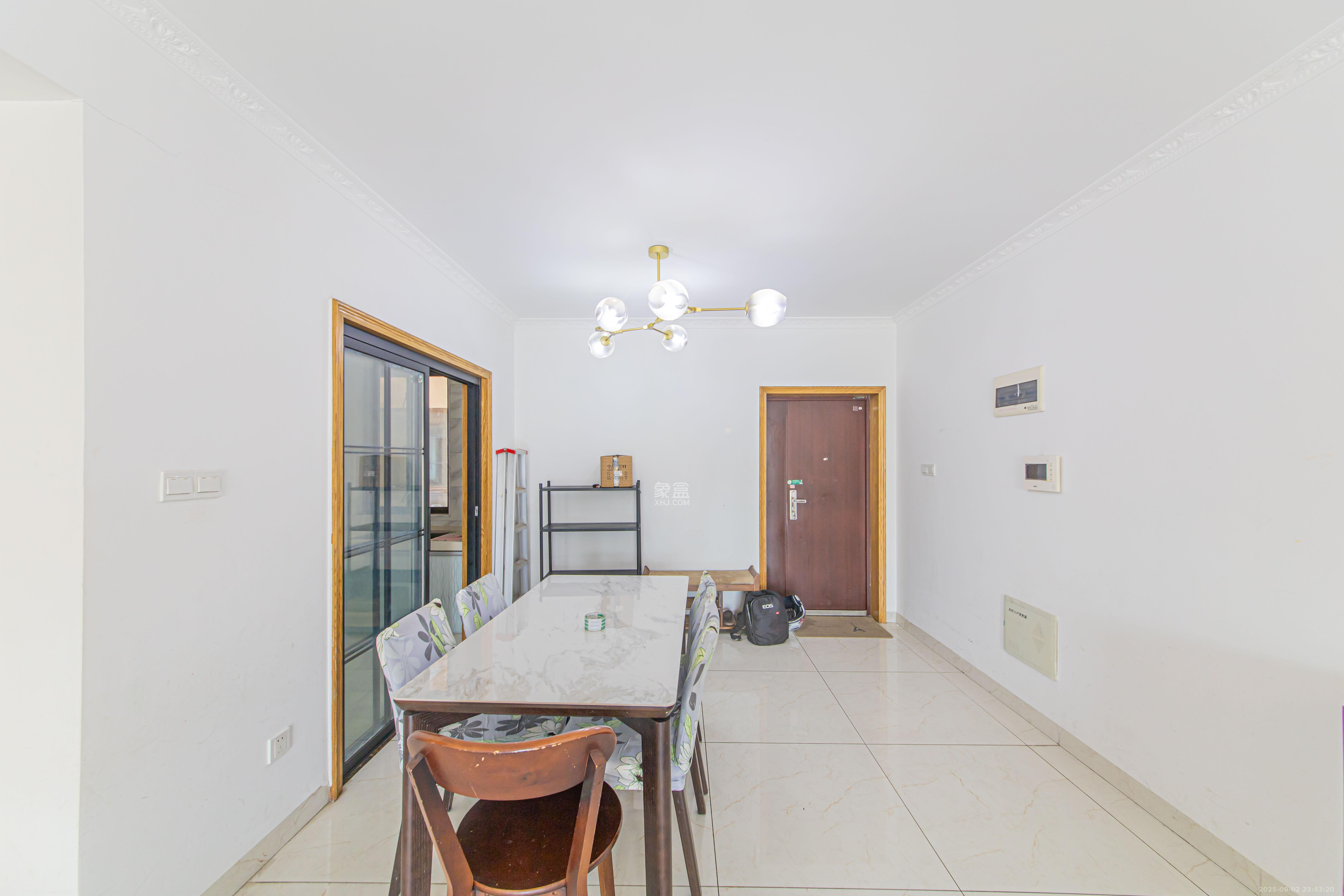 鑫远悦城(鑫远悦时代)  3室2厅1卫    95.0万 鑫远悦城(鑫远悦时代)  3室2厅1卫    95.0万客厅