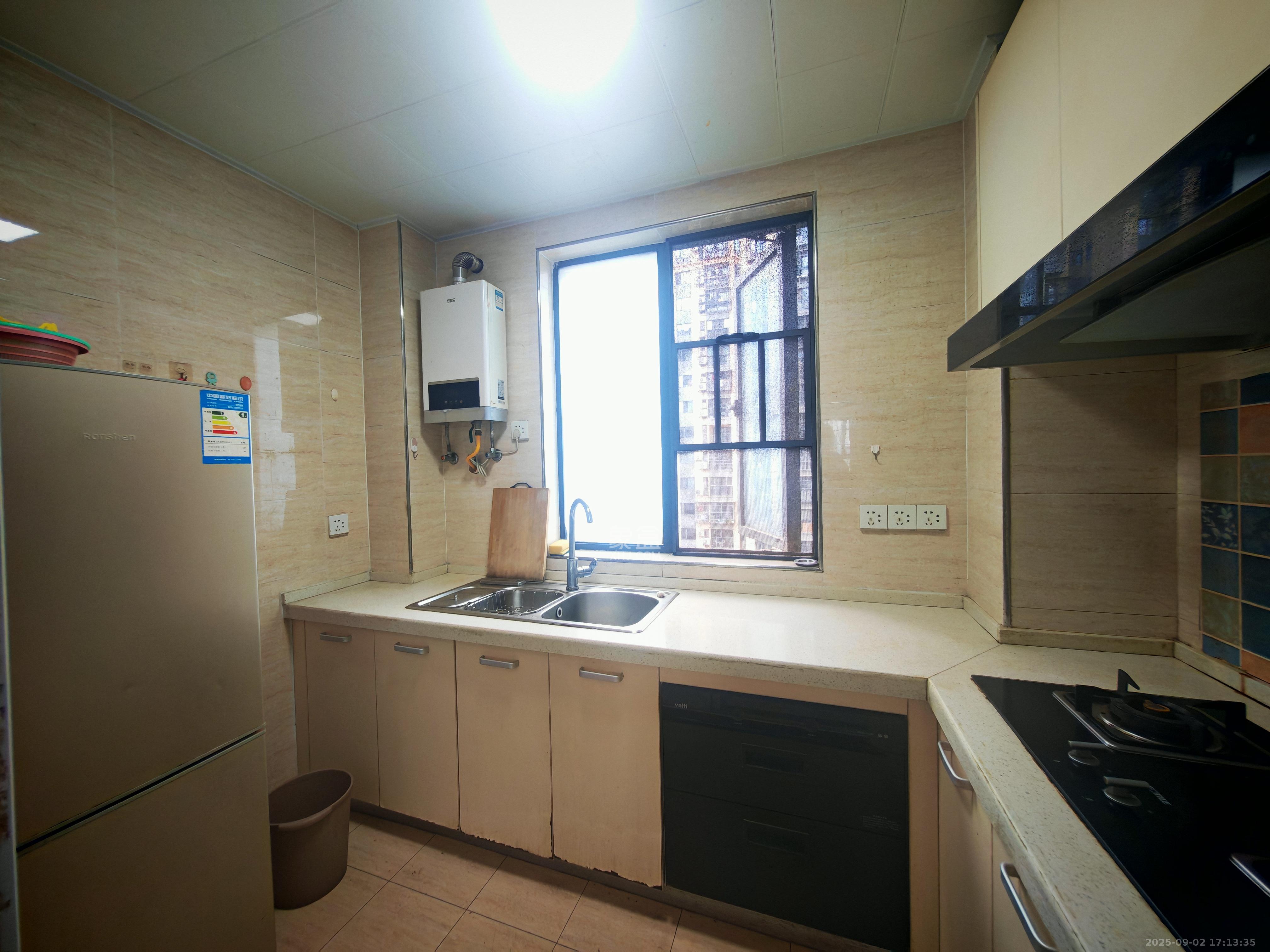 汇一城(汇壹公馆) 3室2厅2卫 2400.00元/月 汇一城(汇壹公馆) 3室2厅2卫 2400.00元/月室内图