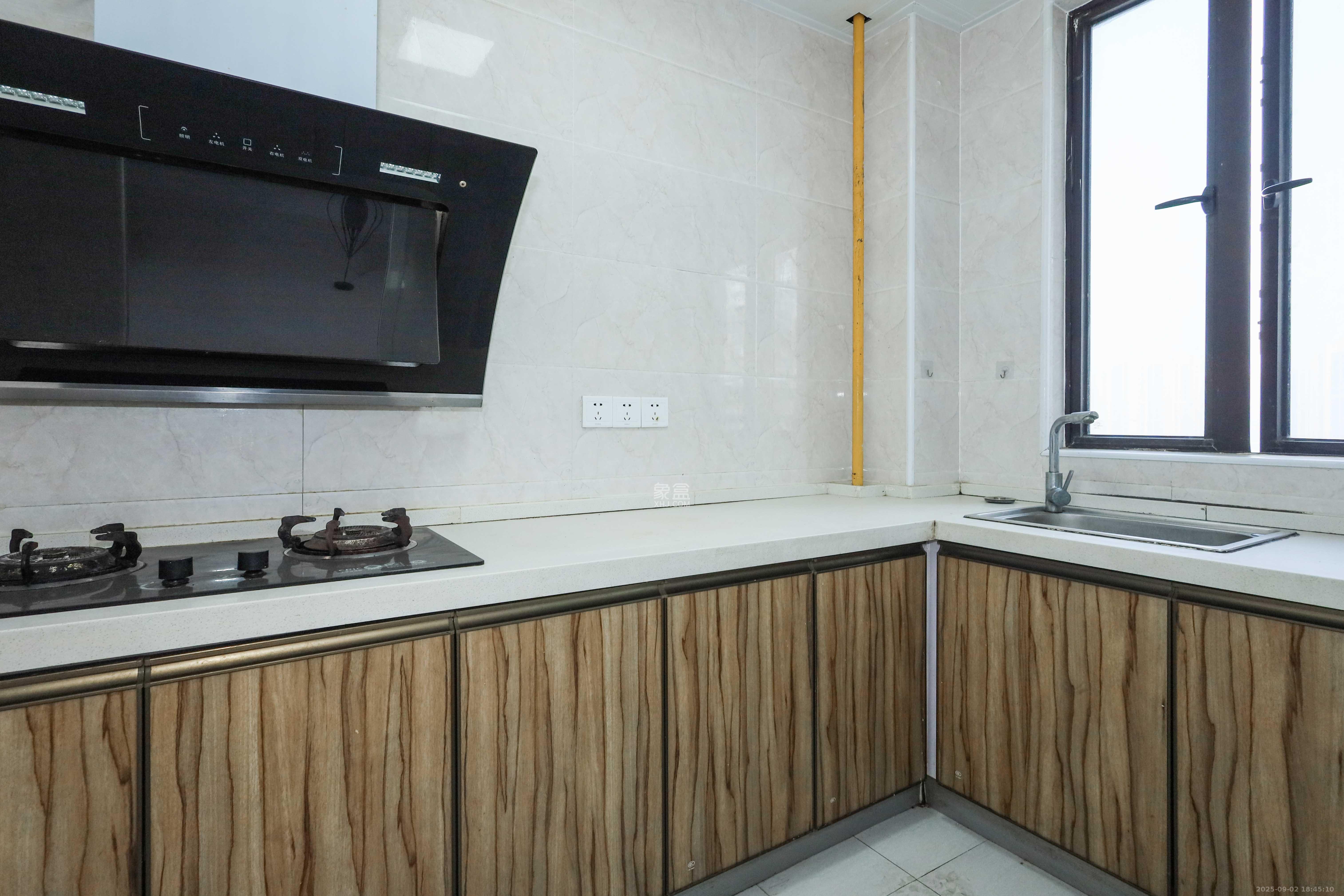 中国铁建梅溪青秀二期 4室2厅2卫 142.0万 中国铁建梅溪青秀二期 4室2厅2卫 142.0万厨房