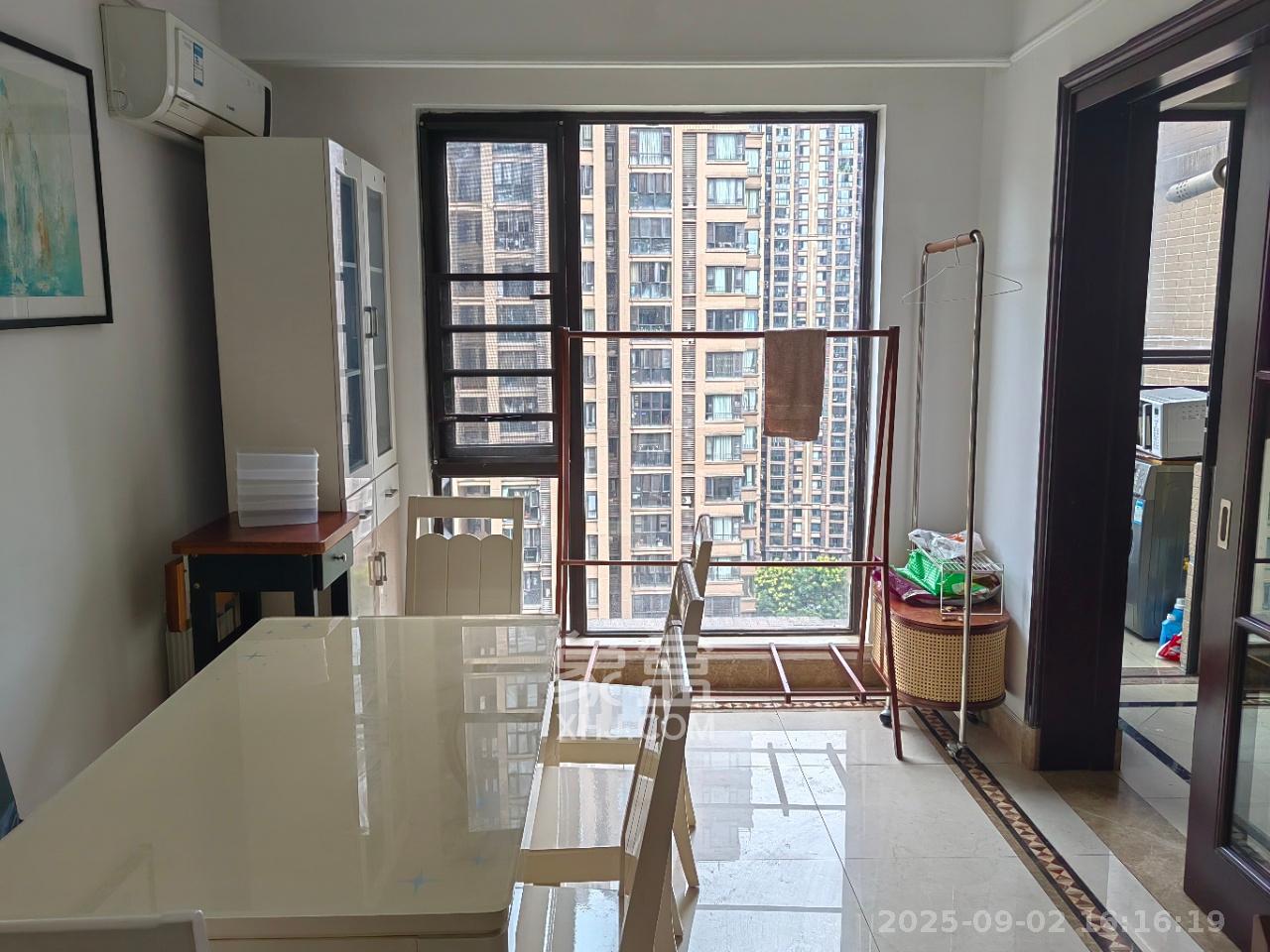 中海国际一期 4室2厅2卫 2500.00元/月 中海国际一期 4室2厅2卫 2500.00元/月室内图