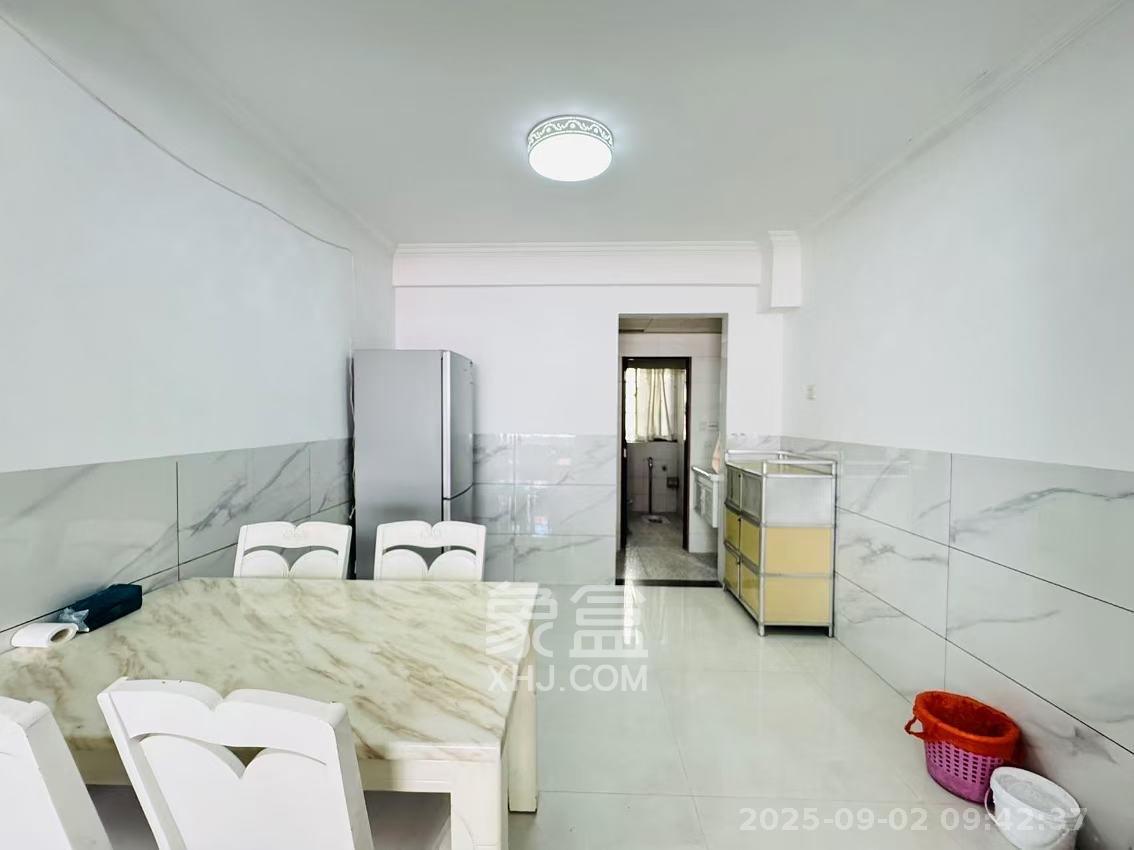 南国新城 3室2厅2卫 2400.0元/月 南国新城 3室2厅2卫 2400.0元/月室内图