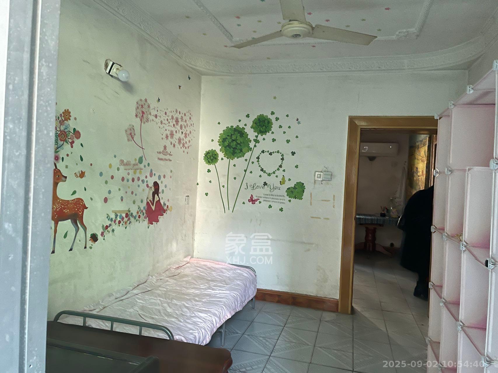 油铺街社区人造板厂宿舍  2室2厅1卫    1500.0元/月 油铺街社区人造板厂宿舍  2室2厅1卫    1500.0元/月室内图