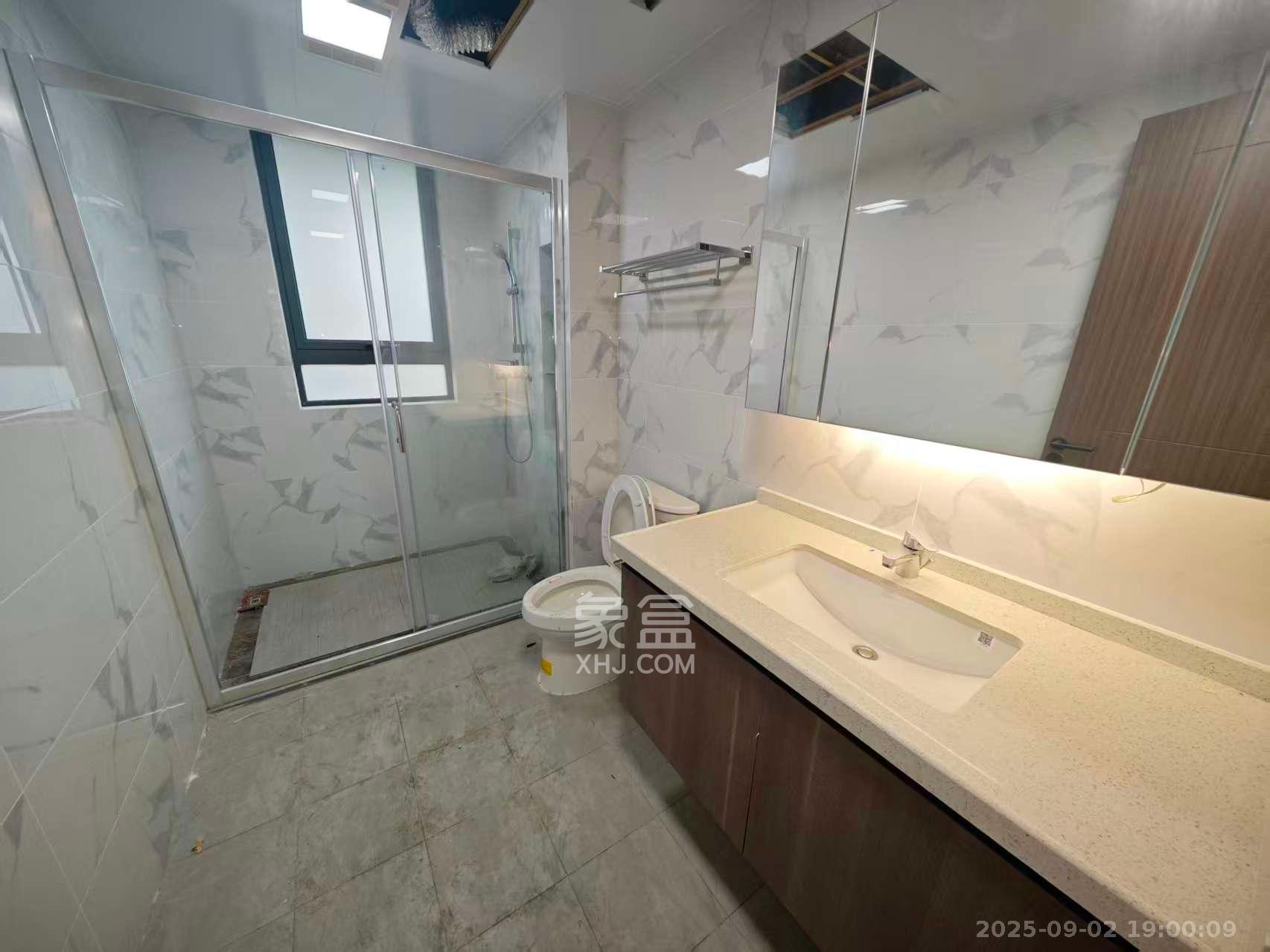 绿地V岛 4室2厅2卫 3800.0元/月 绿地V岛 4室2厅2卫 3800.0元/月室内图