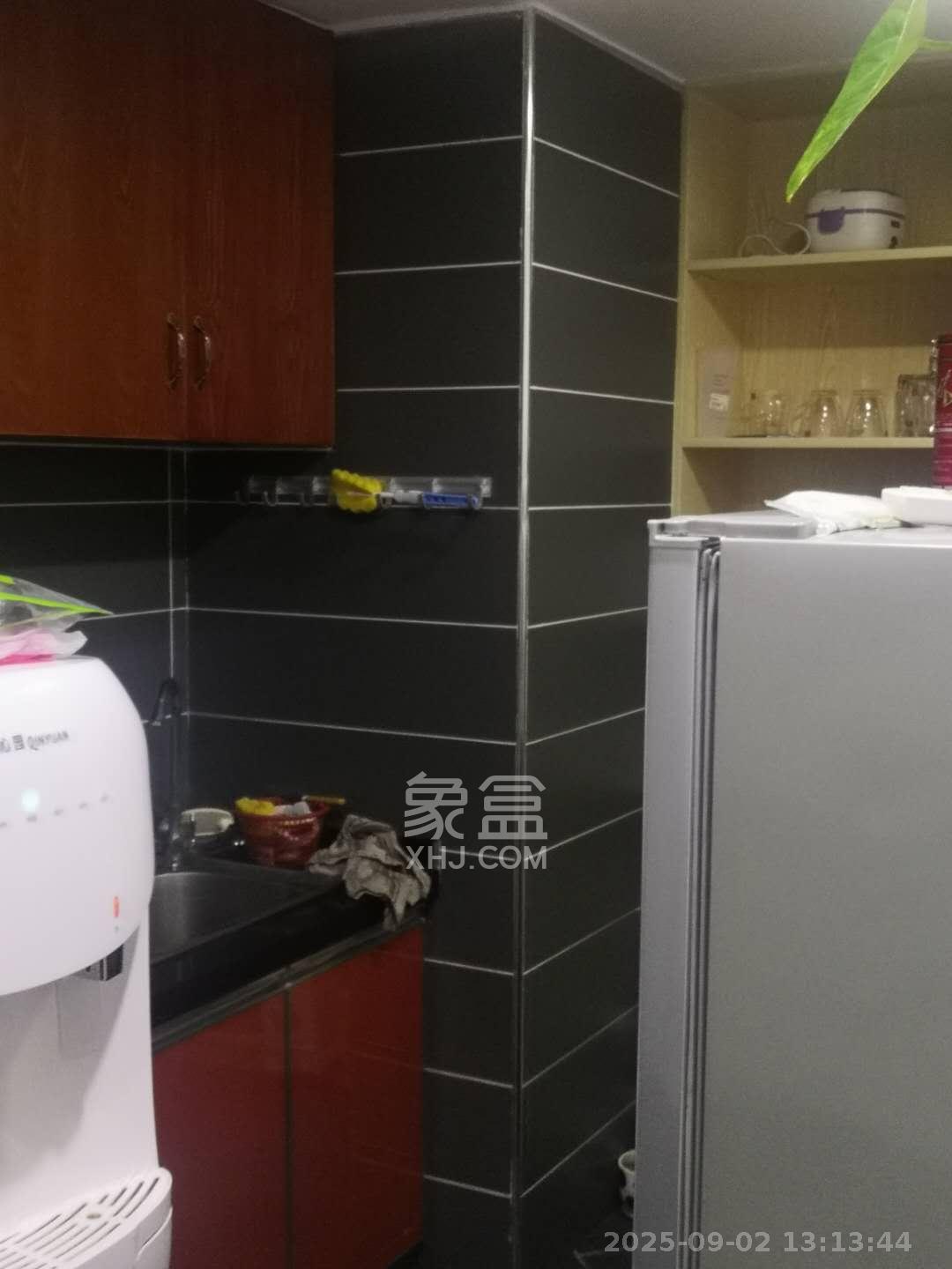 山水湾 1室1厅1卫 1700.0元/月 山水湾 1室1厅1卫 1700.0元/月室内图