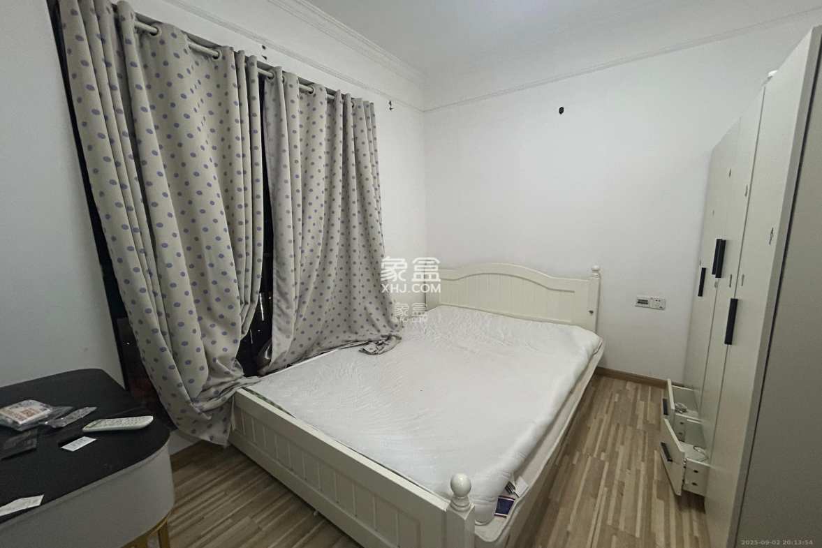 绿地中央广场  2室2厅1卫    2300.0元/月 绿地中央广场  2室2厅1卫    2300.0元/月室内图