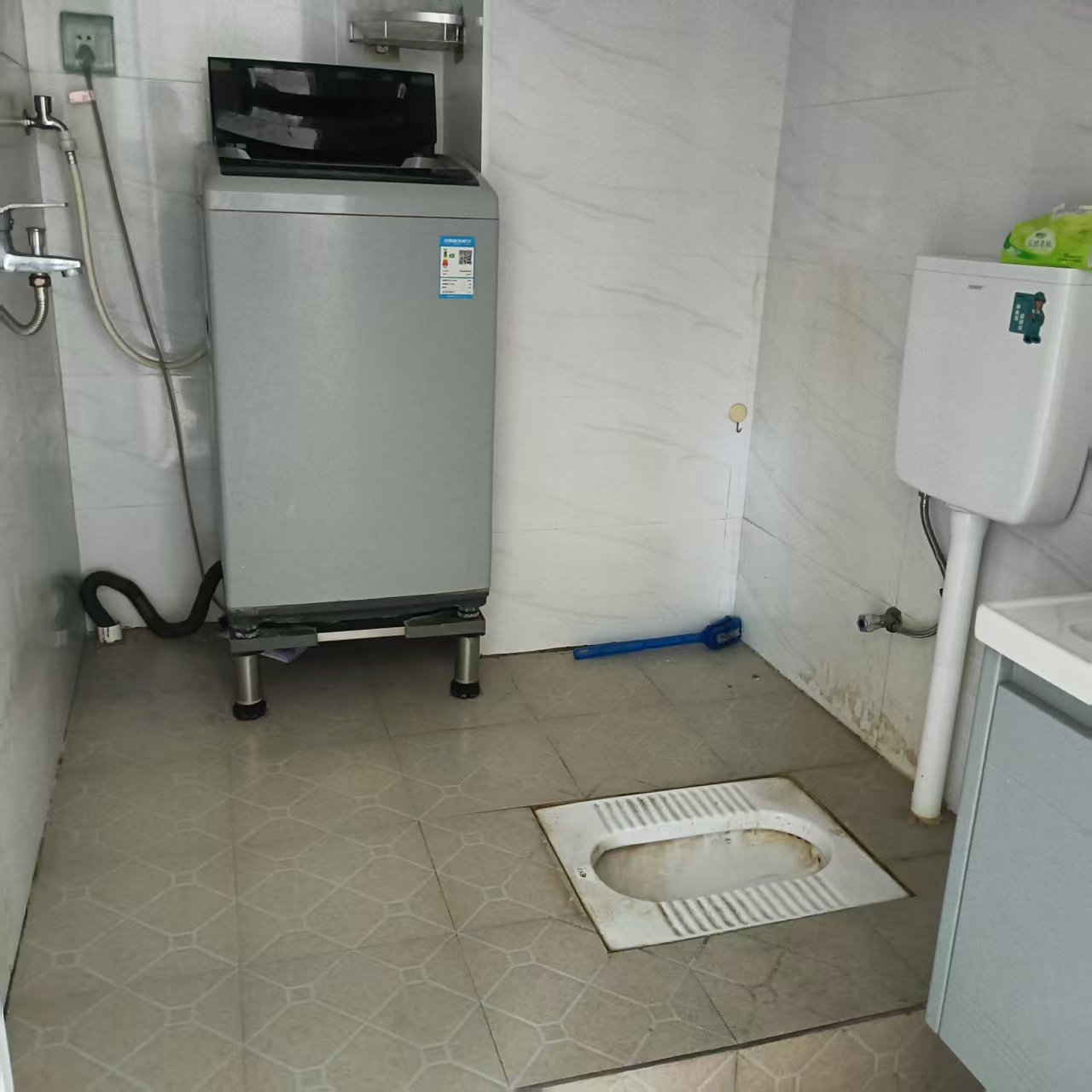 香格里拉  2室2厅1卫   1300.00元/月室内图