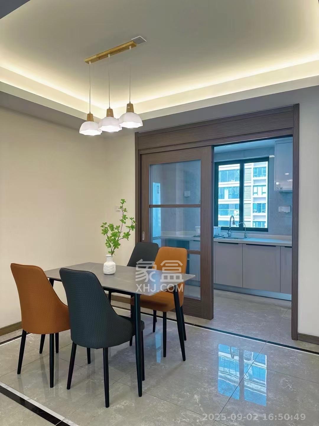 龙湖铂金中心(龙湖春江郦城)  4室2厅2卫    5800.0元/月 龙湖铂金中心(龙湖春江郦城)  4室2厅2卫    5800.0元/月室内图