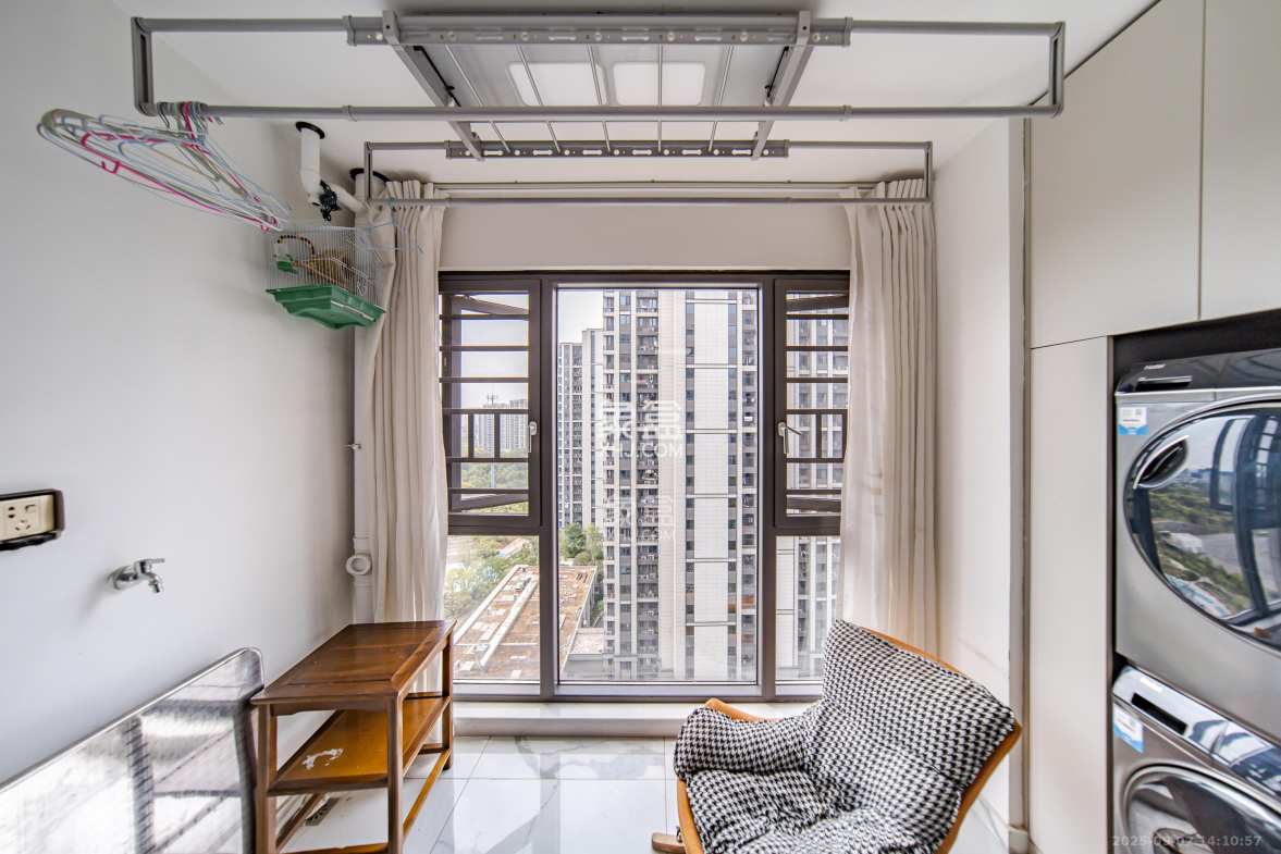 中海阅麓山一期  3室2厅2卫    145.8万 中海阅麓山一期  3室2厅2卫    145.8万阳台