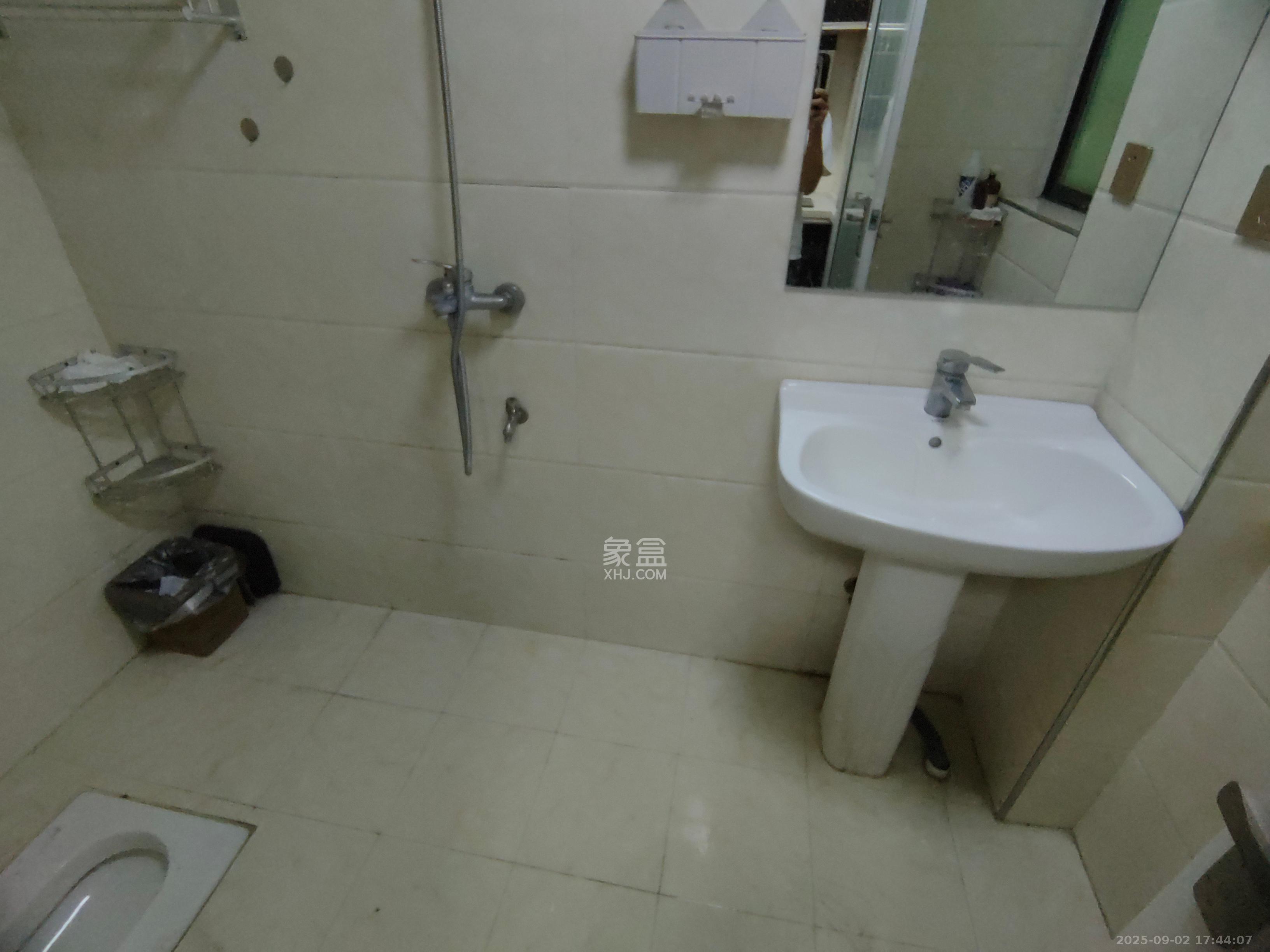 鄱阳佳郡  2室2厅1卫    2000.0元/月室内图