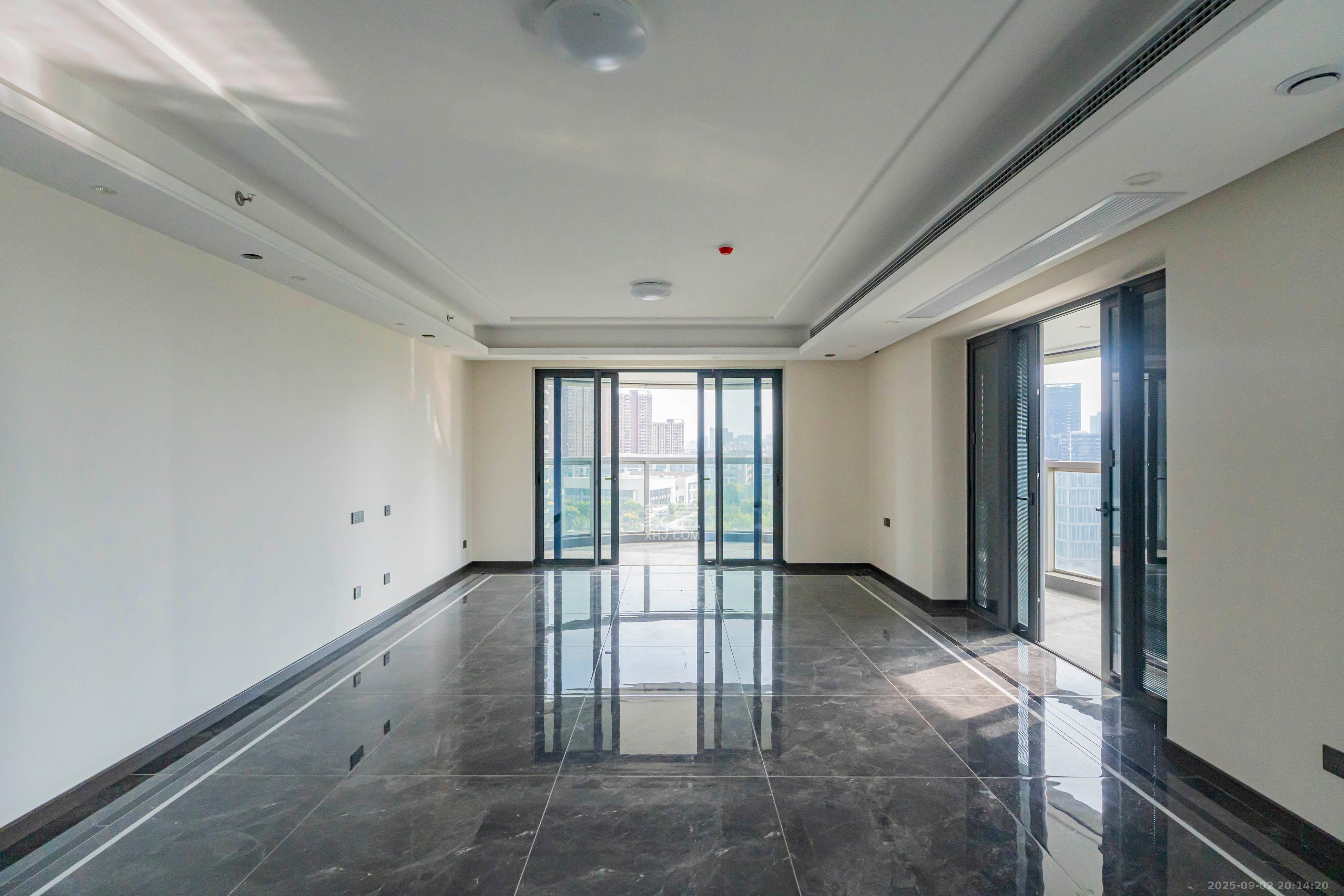 绿地V岛  4室2厅3卫    450.0万 绿地V岛  4室2厅3卫    450.0万