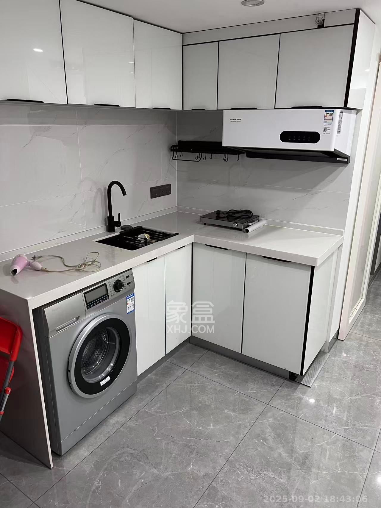 卓越江岸  1室2厅1卫    2200.0元/月室内图