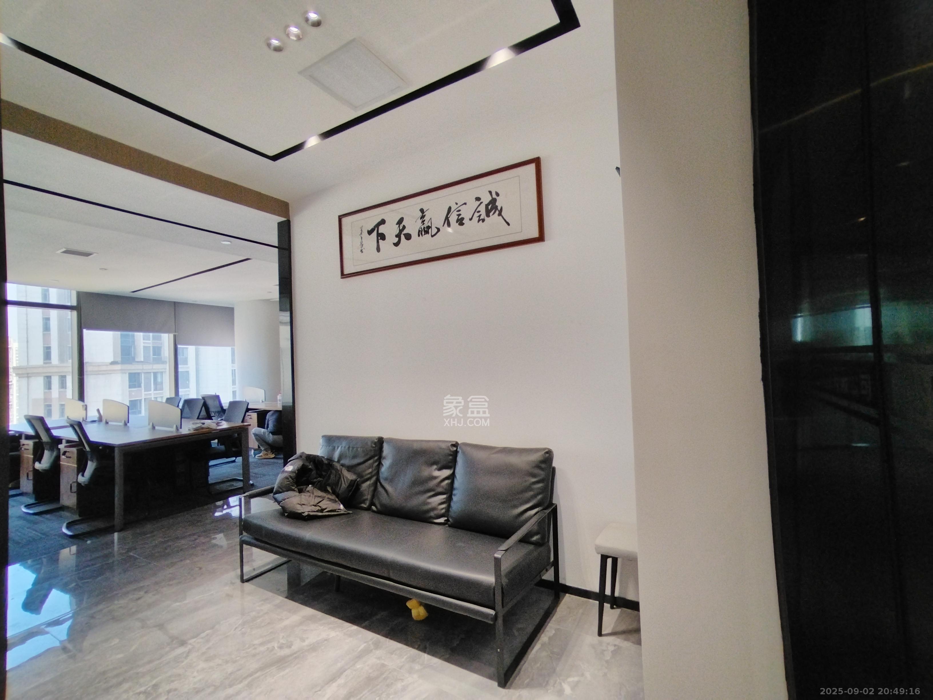世茂铂曼  5室1厅1卫   10000.00元/月