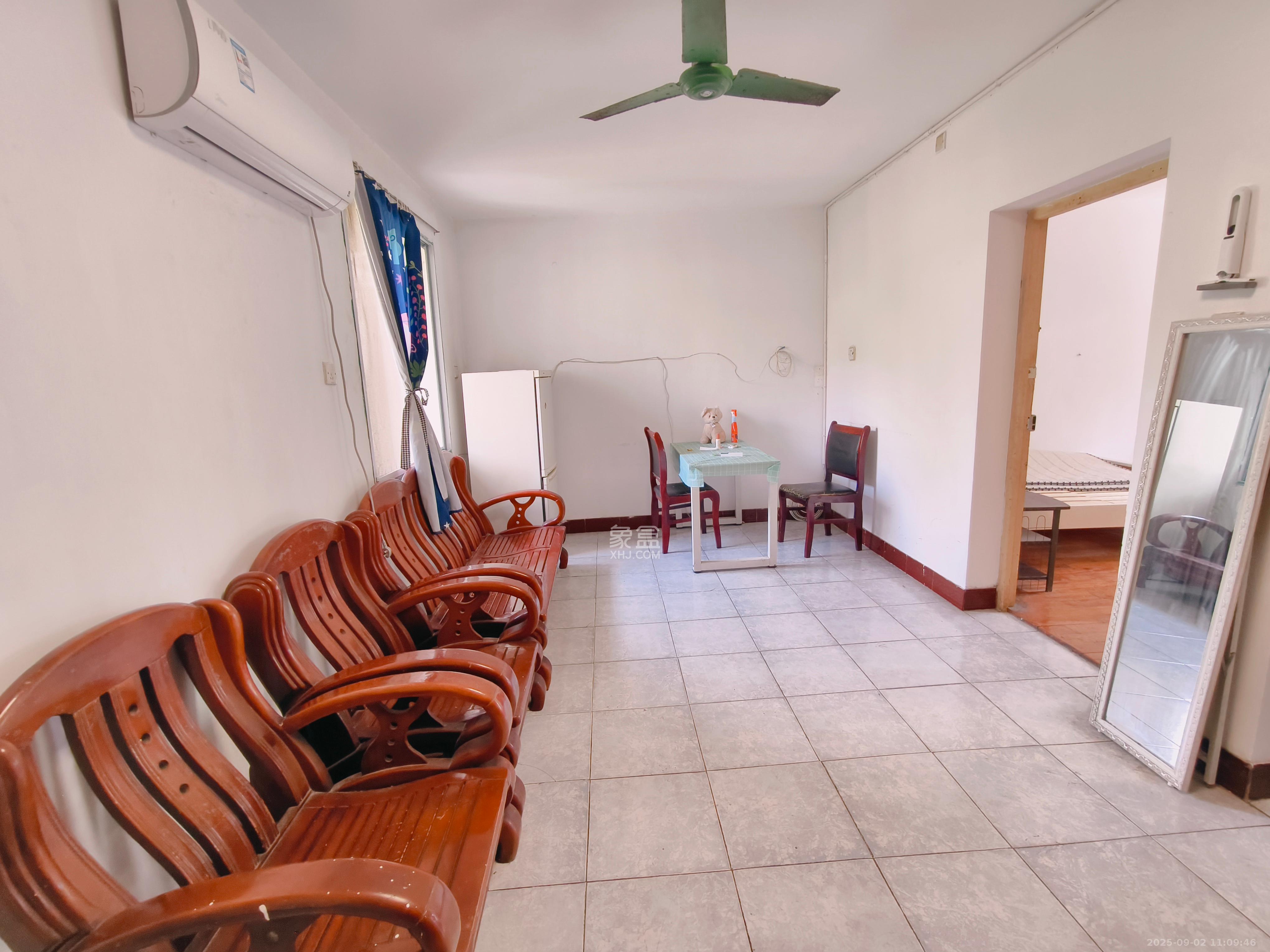 湖橡宿舍/湖橡小区  2室1厅1卫    1500.0元/月 湖橡宿舍/湖橡小区  2室1厅1卫    1500.0元/月